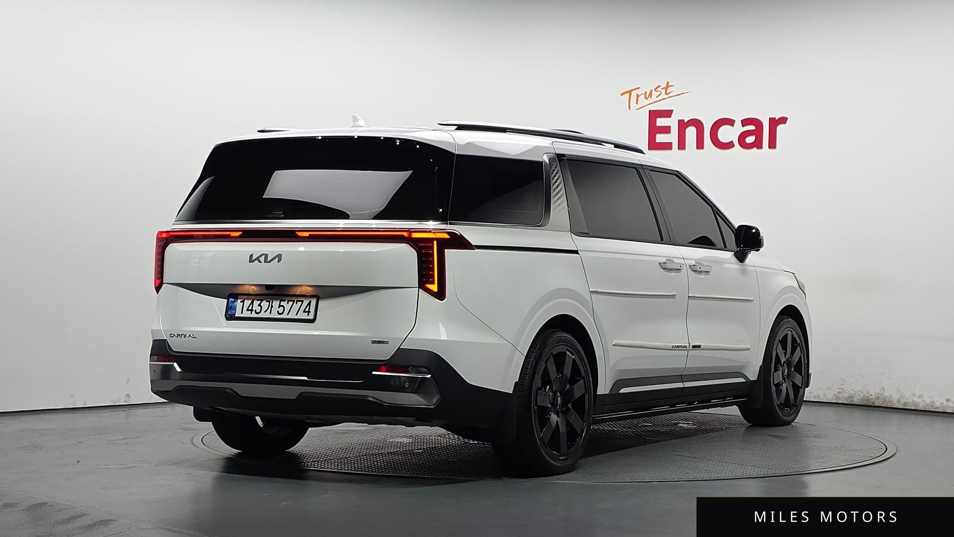 Kia Canival 2025 — фото 1 из 12