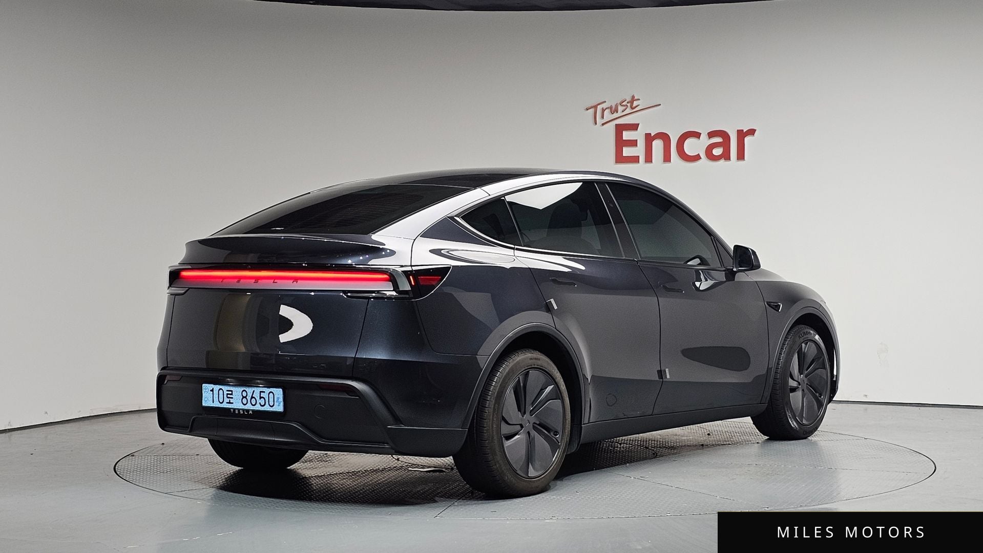 Tesla Model Y 2025 — фото 1 из 12