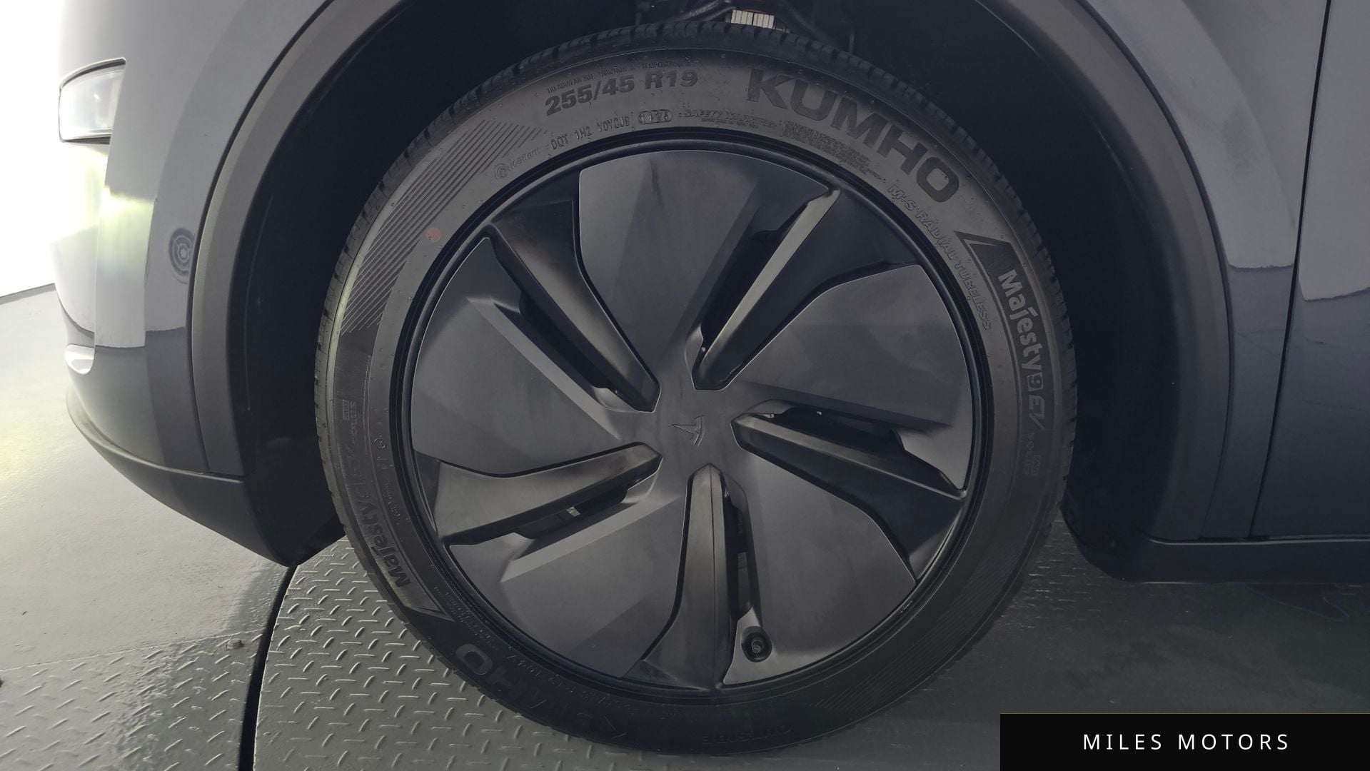 Tesla Model Y 2025 — миниатюра 4