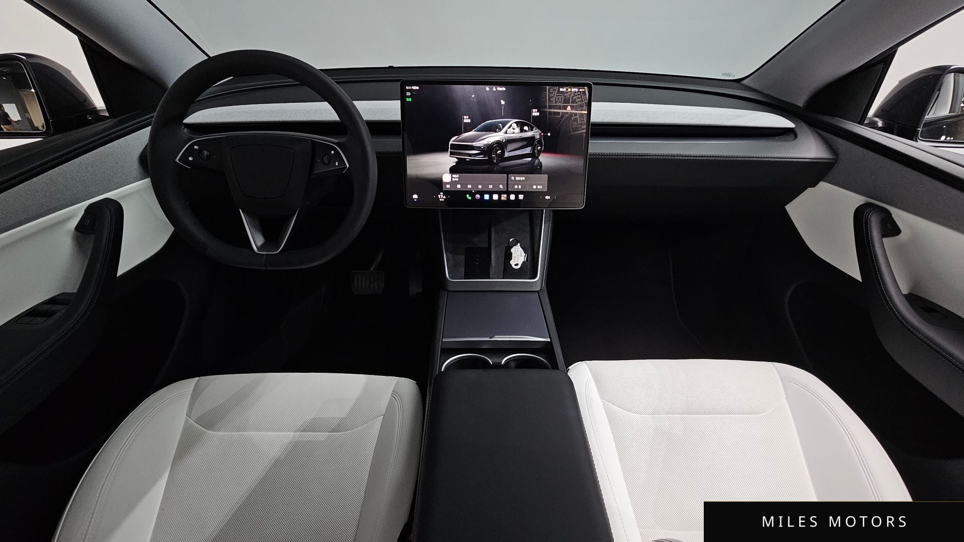 Tesla Model Y 2025 — миниатюра 9