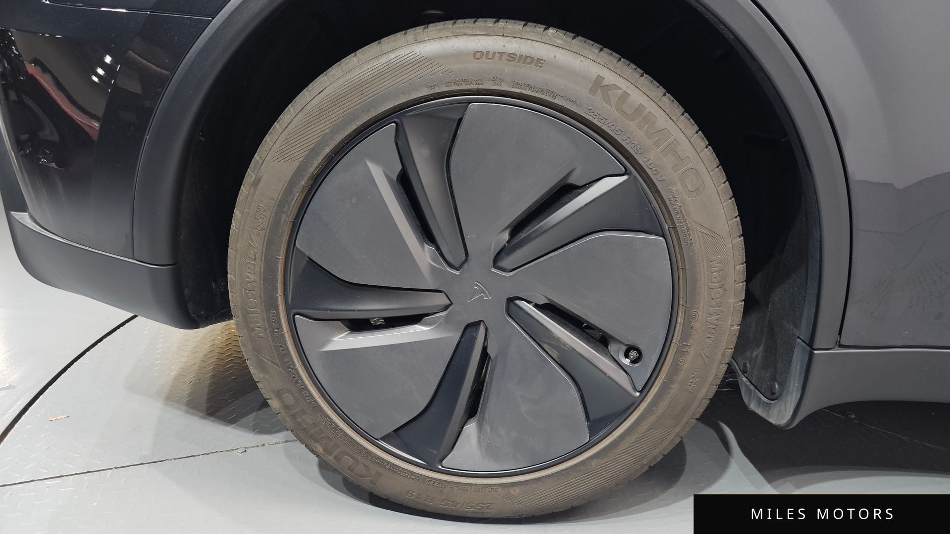 Tesla Model Y 2025 — миниатюра 6
