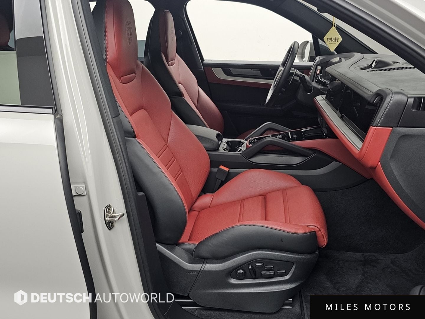Porsche Cayenne 2024 — миниатюра 10