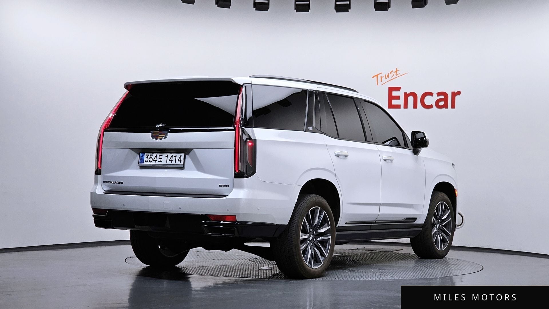 Cadillac Escalade 2023 — миниатюра 2