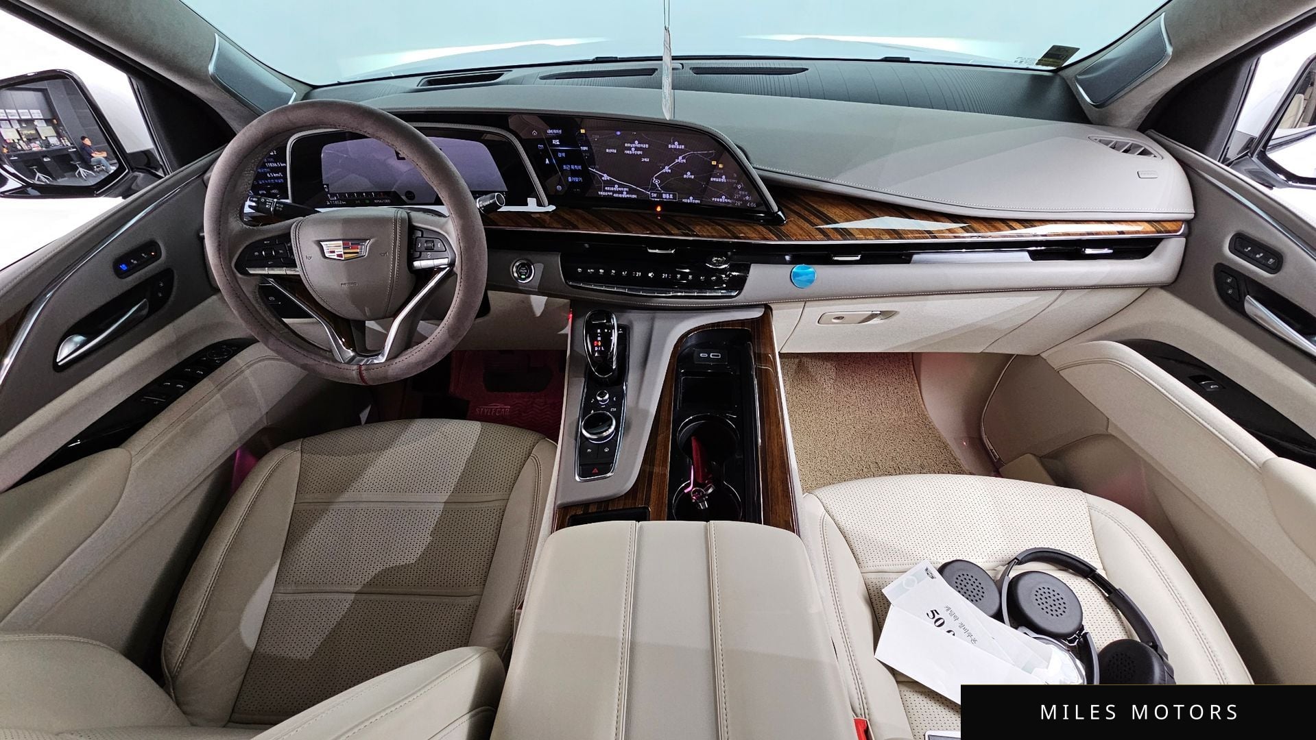 Cadillac Escalade 2023 — миниатюра 10