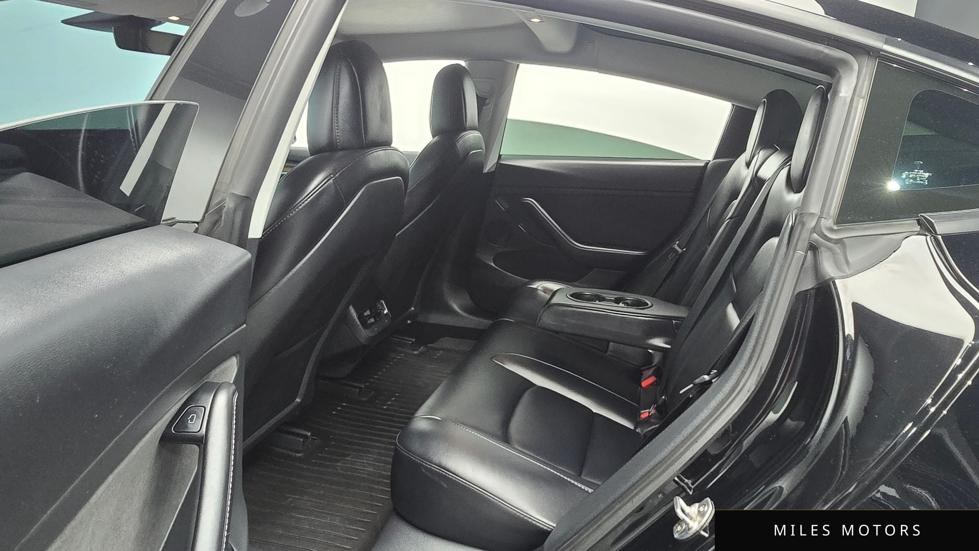 Tesla Model 3 2022 — миниатюра 12