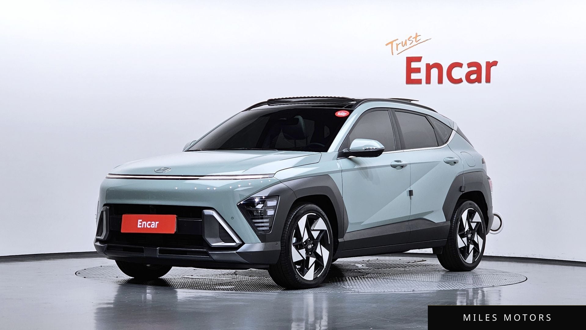 Hyundai Kona 2023 — фото 1 из 12