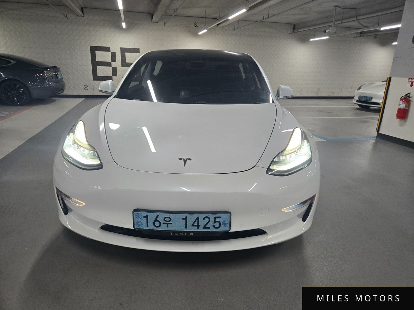 Tesla Model 3 2020 — миниатюра 3