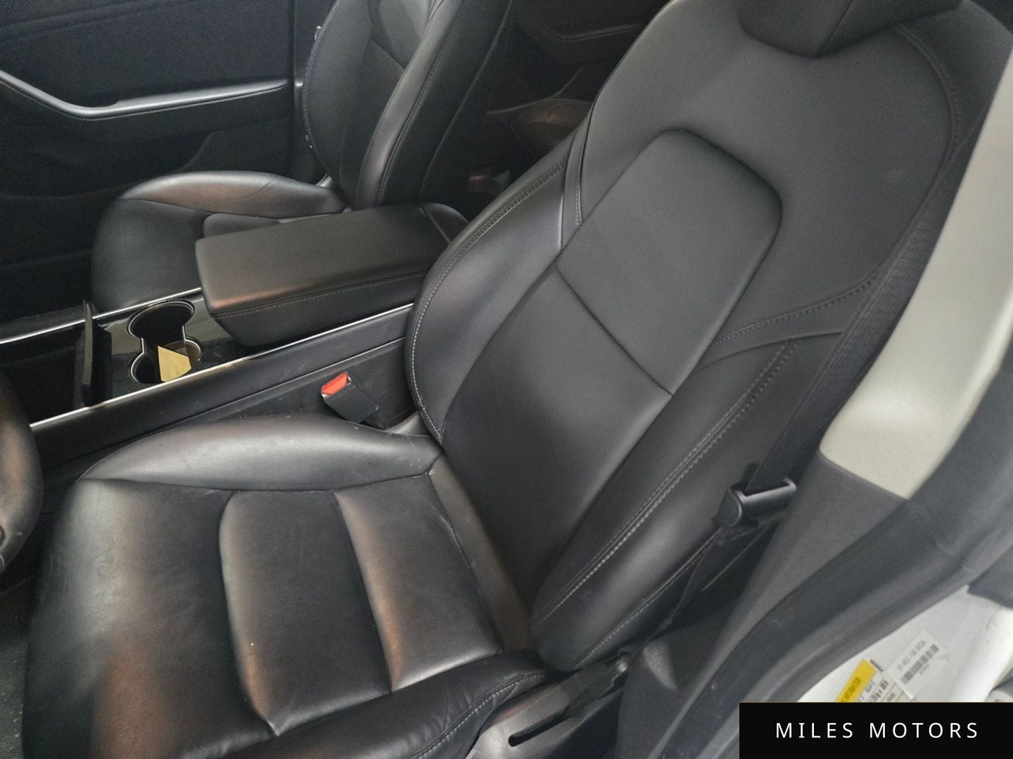 Tesla Model 3 2020 — миниатюра 10