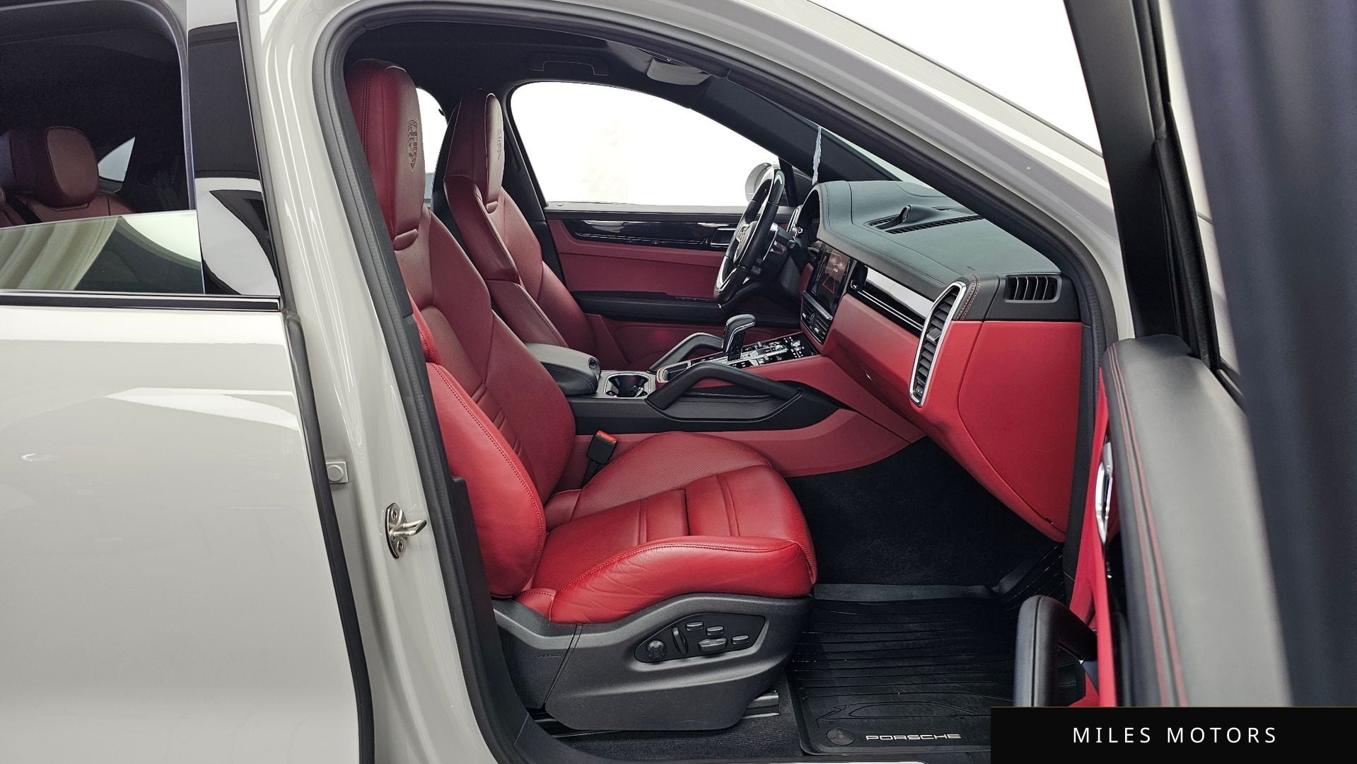 Porsche Cayenne 2022 — миниатюра 11