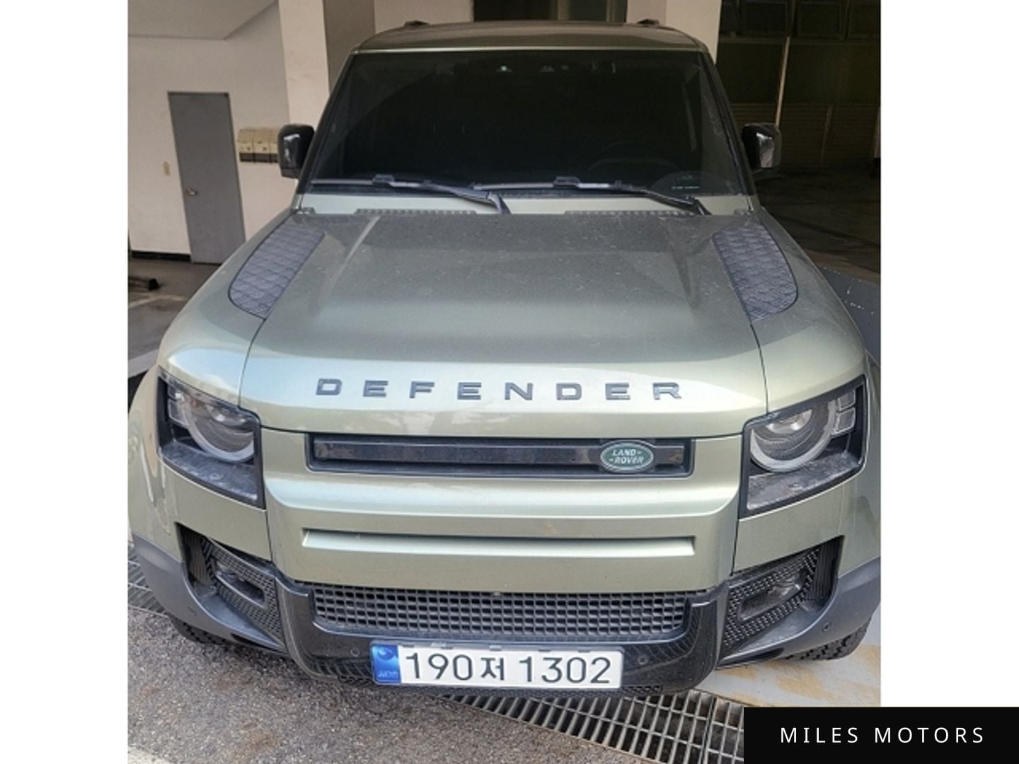 Land Rover Defender 2023 — фото 1 из 12