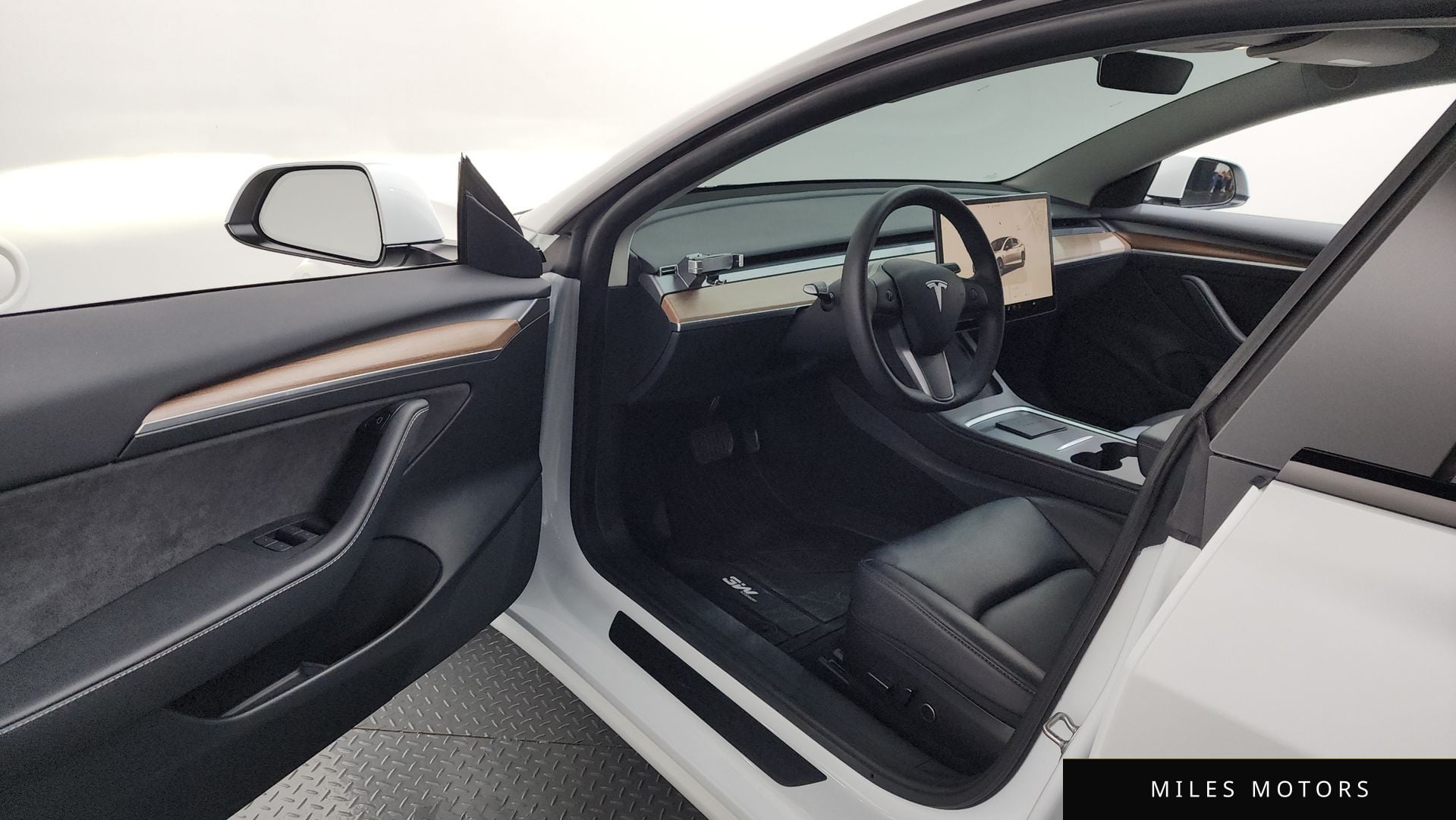 Tesla Model 3 2022 — миниатюра 10