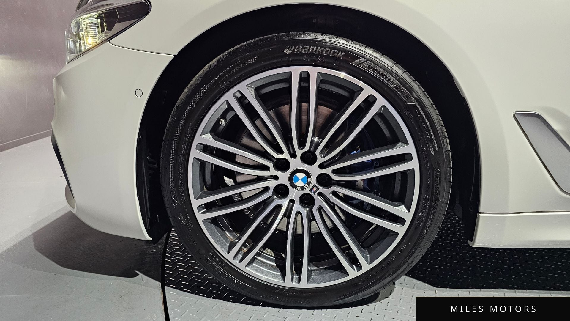 BMW 5 Series (G30) 2020 — миниатюра 5