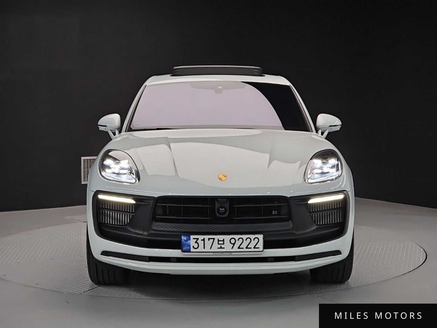 Porsche Macan 2023 — миниатюра 2