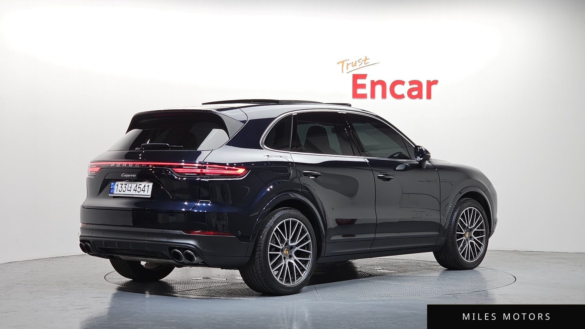 Porsche Cayenne 2023 — миниатюра 2