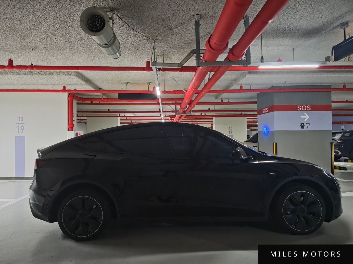 Tesla Model Y 2021 — миниатюра 2