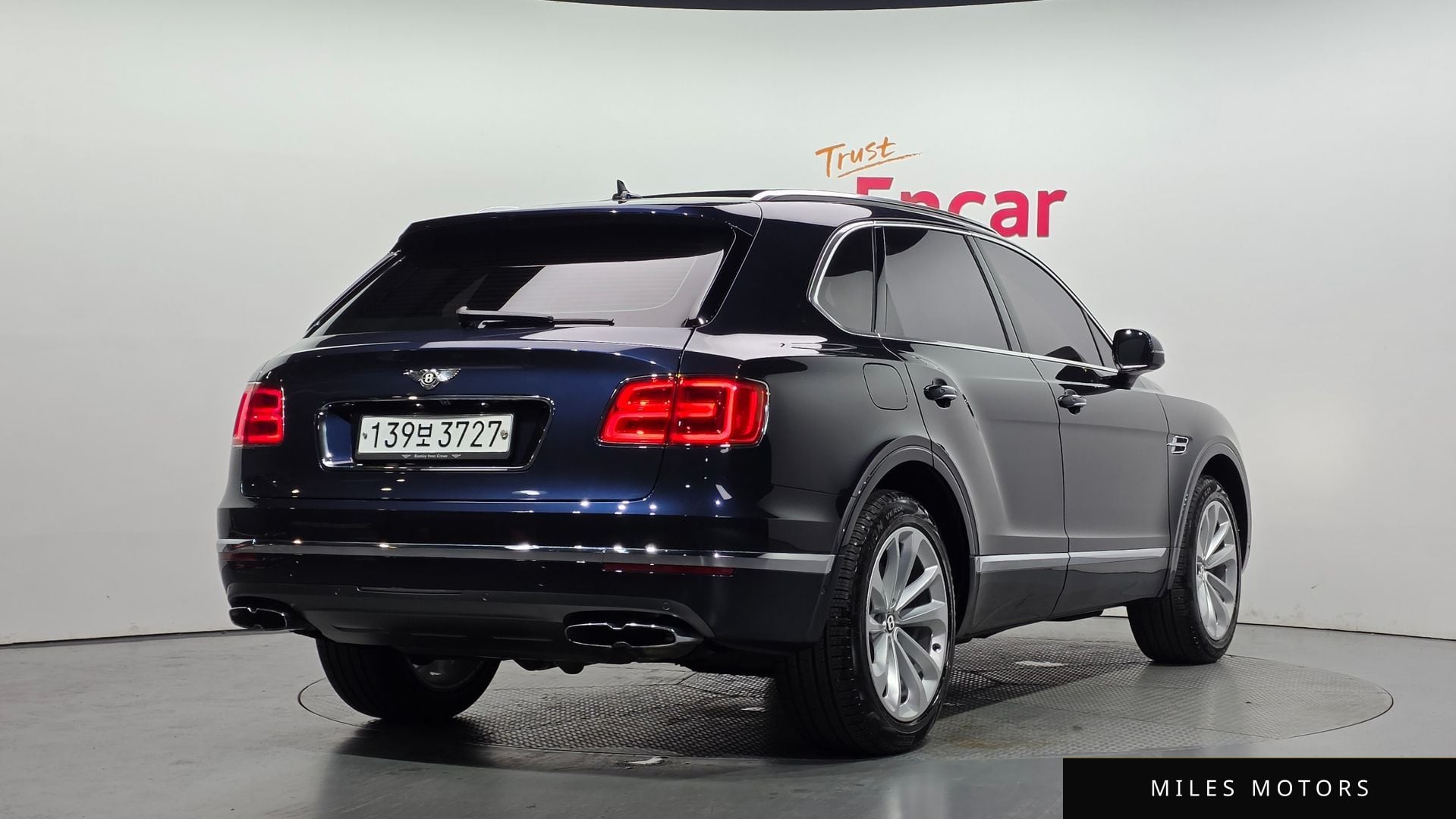 Bentley Bentayga 2019 — миниатюра 2