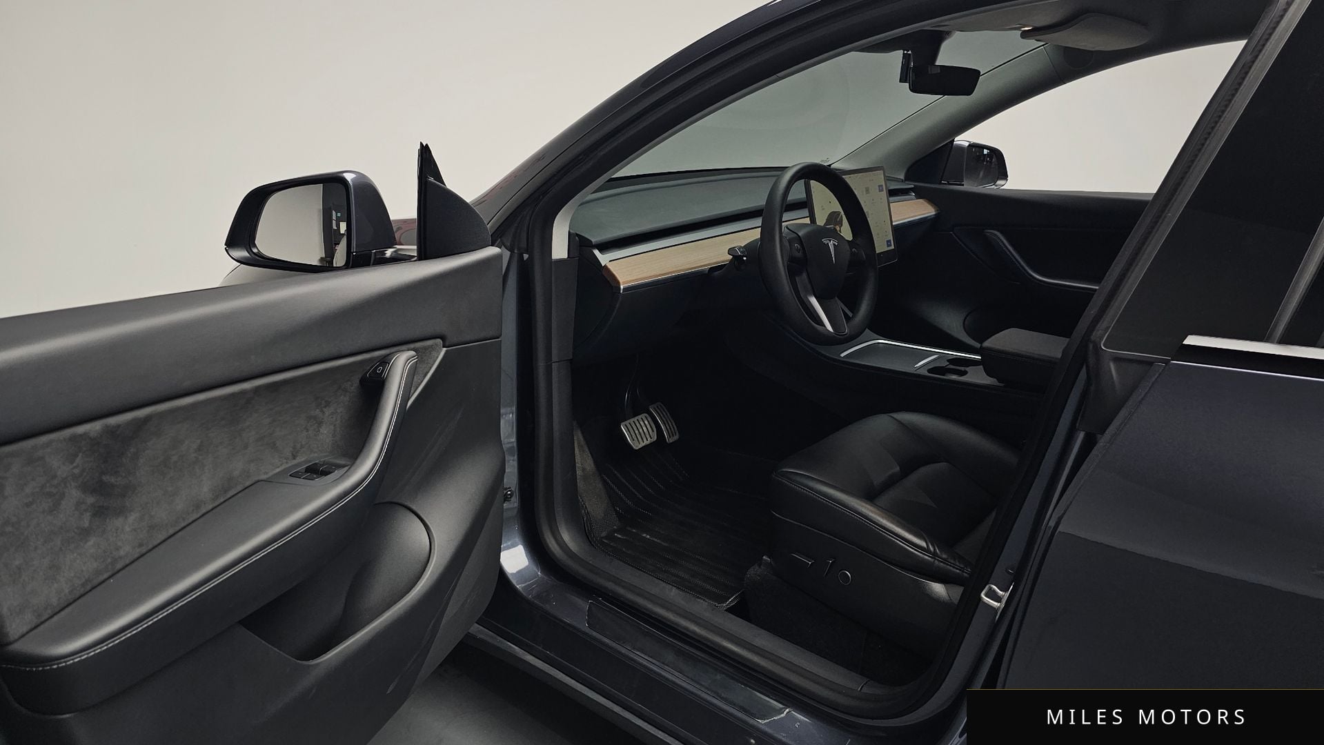 Tesla Model Y 2021 — миниатюра 12