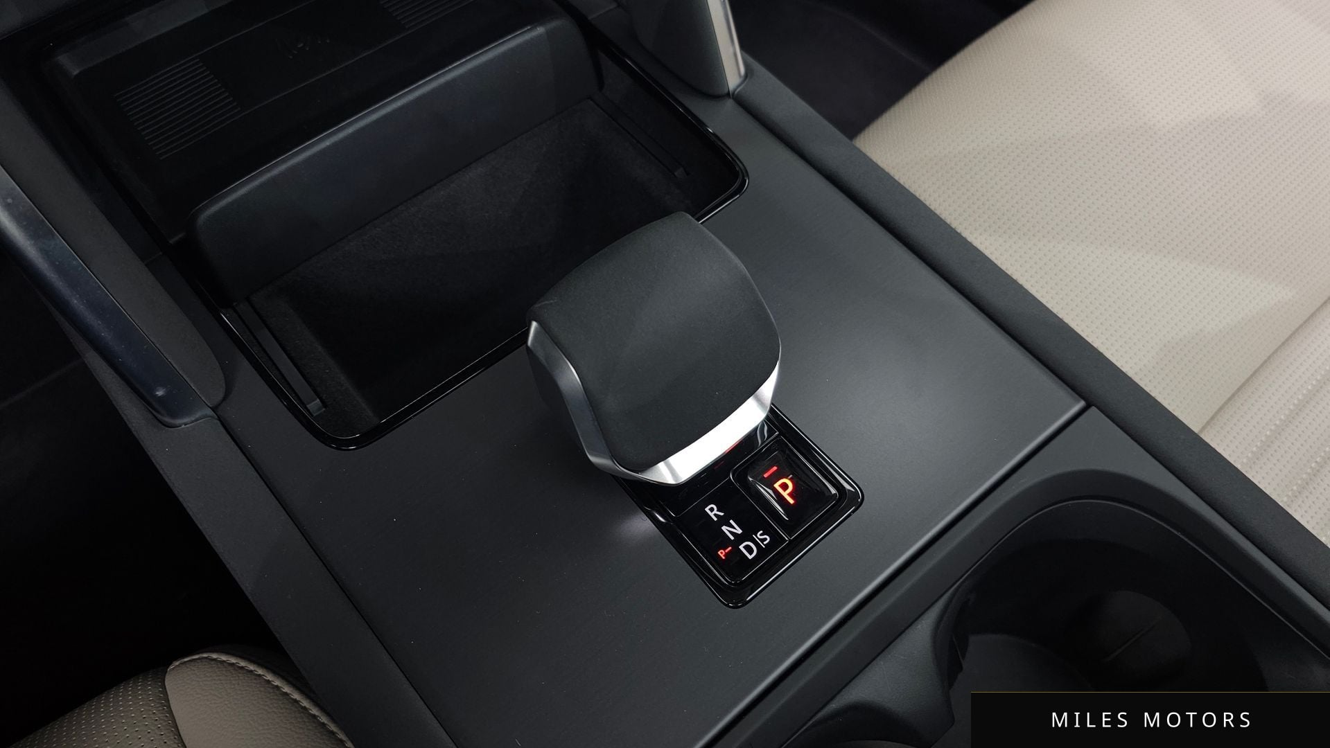 Land Rover Discovery Sport 2025 — миниатюра 12