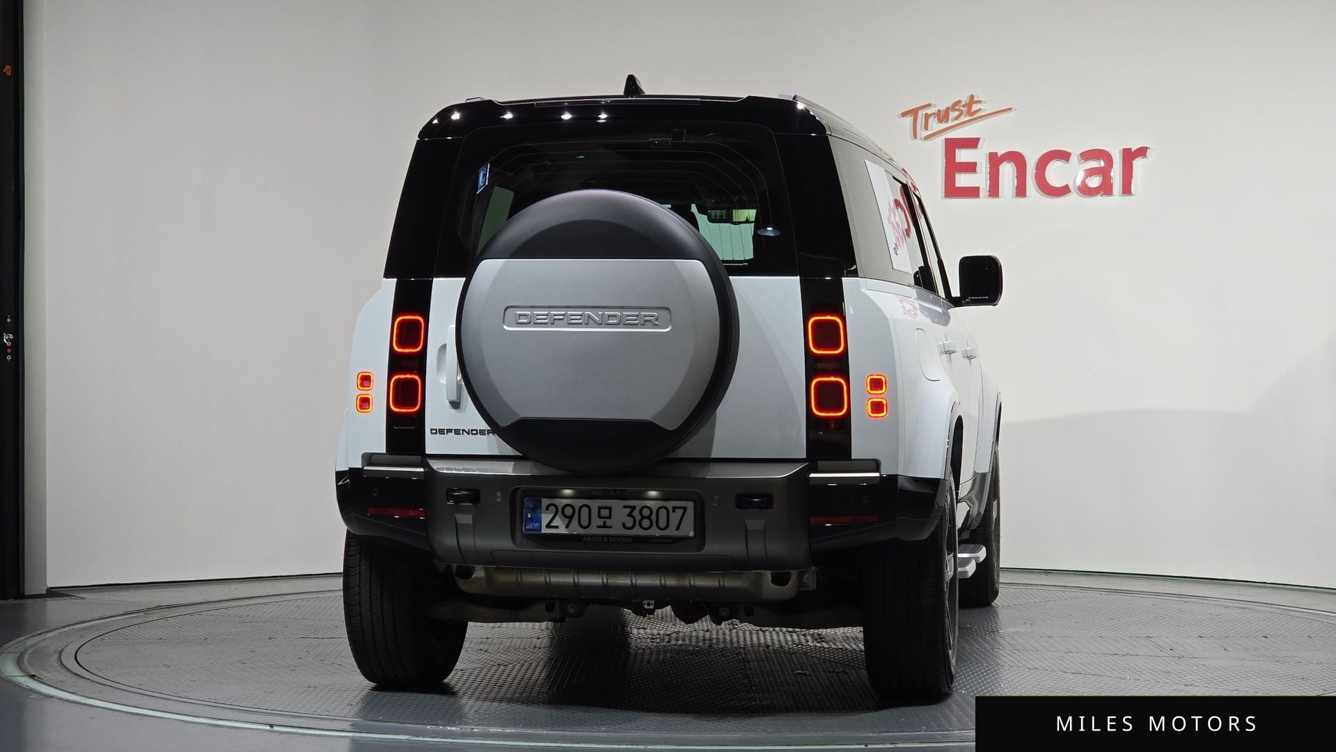 Land Rover Defender 2024 — миниатюра 4