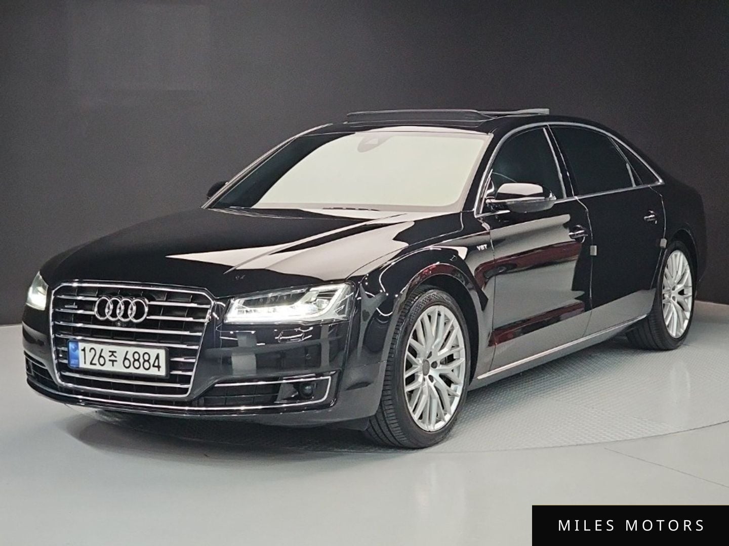 Audi A8 2015 — фото 1 из 12
