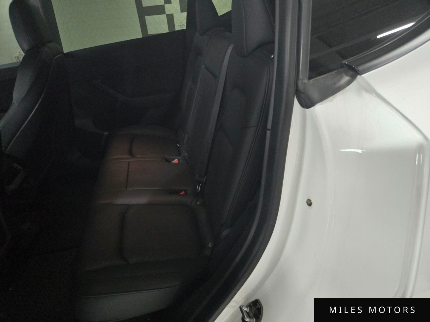 Tesla Model Y 2021 — миниатюра 10