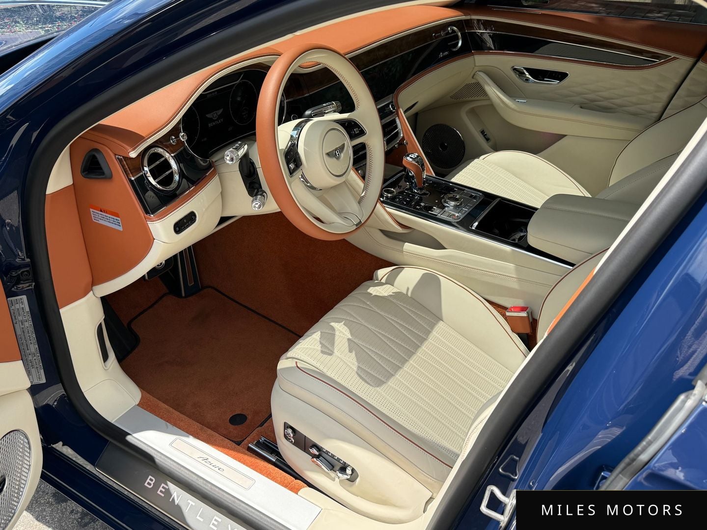 Bentley Flying Spur 2023 — миниатюра 7