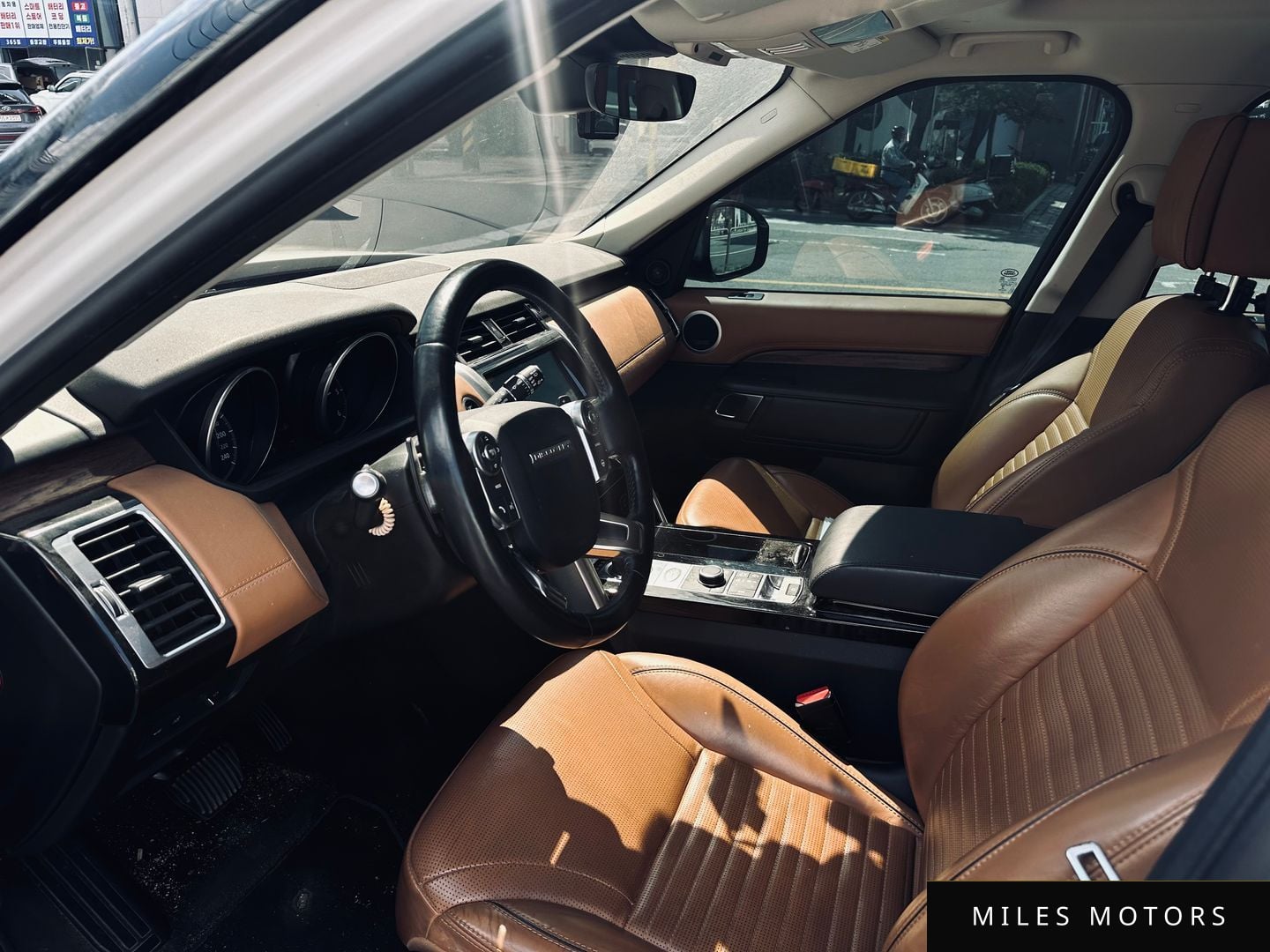 Land Rover Discovery 2017 — миниатюра 10