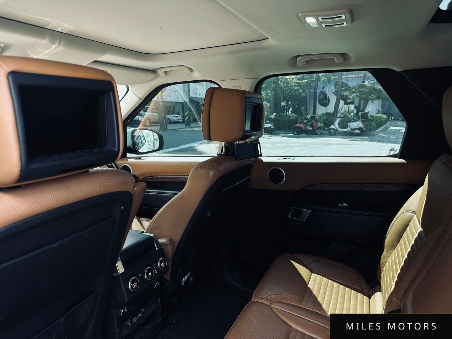 Land Rover Discovery 2017 — миниатюра 11