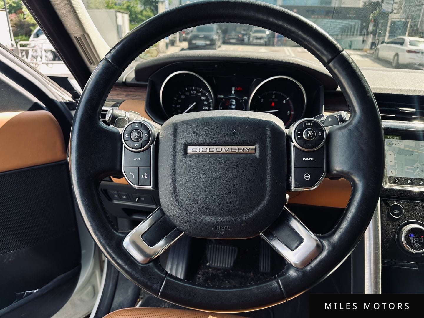 Land Rover Discovery 2017 — миниатюра 12