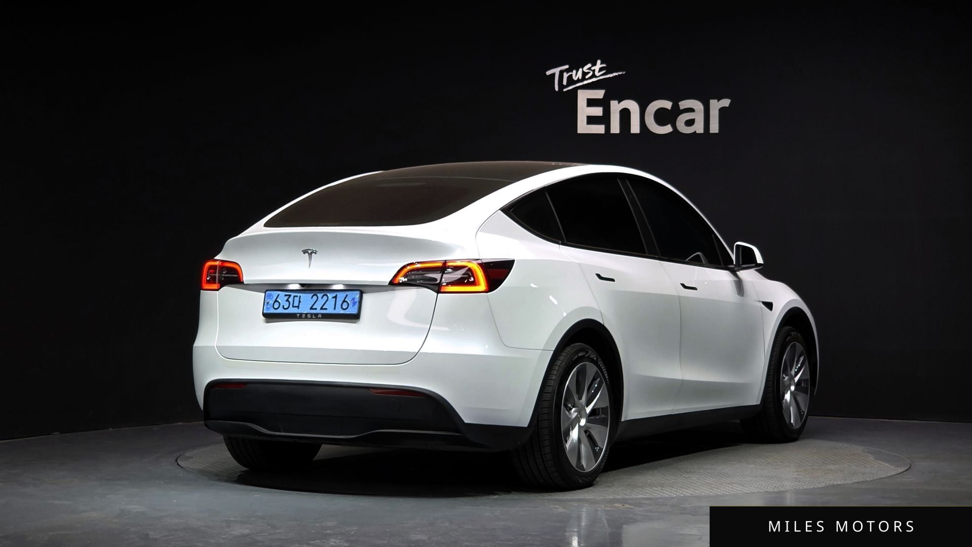 Tesla Model Y 2024 — миниатюра 2