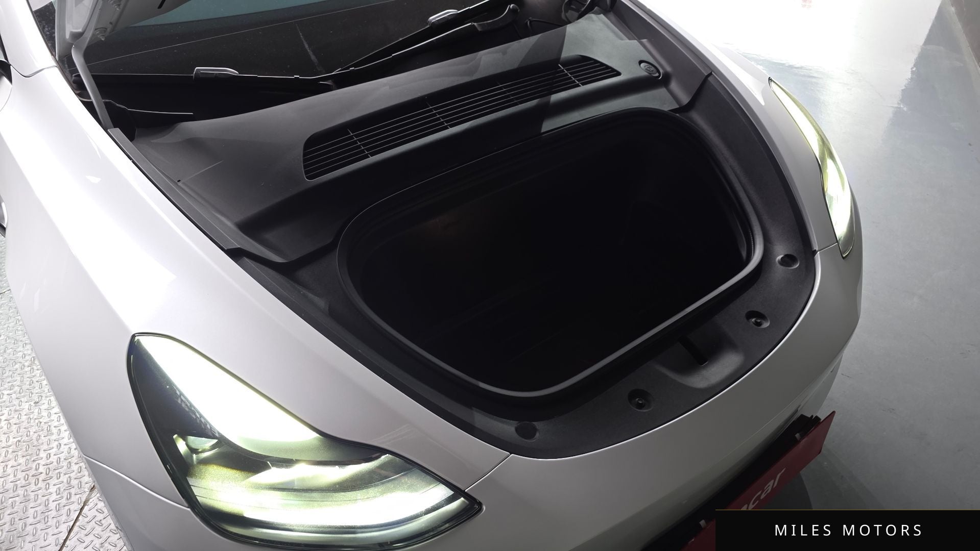Tesla Model Y 2024 — миниатюра 6