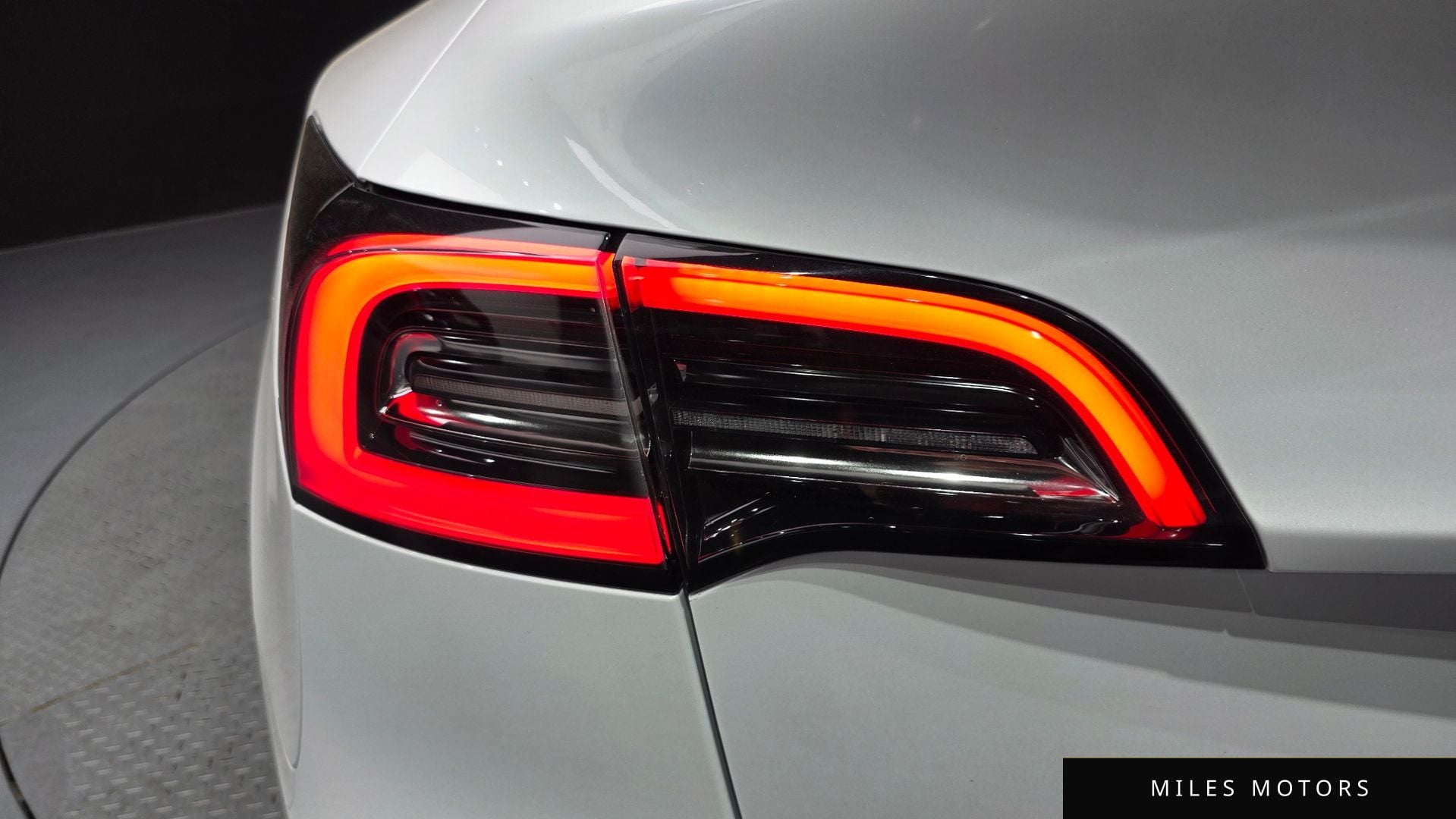 Tesla Model Y 2024 — миниатюра 9
