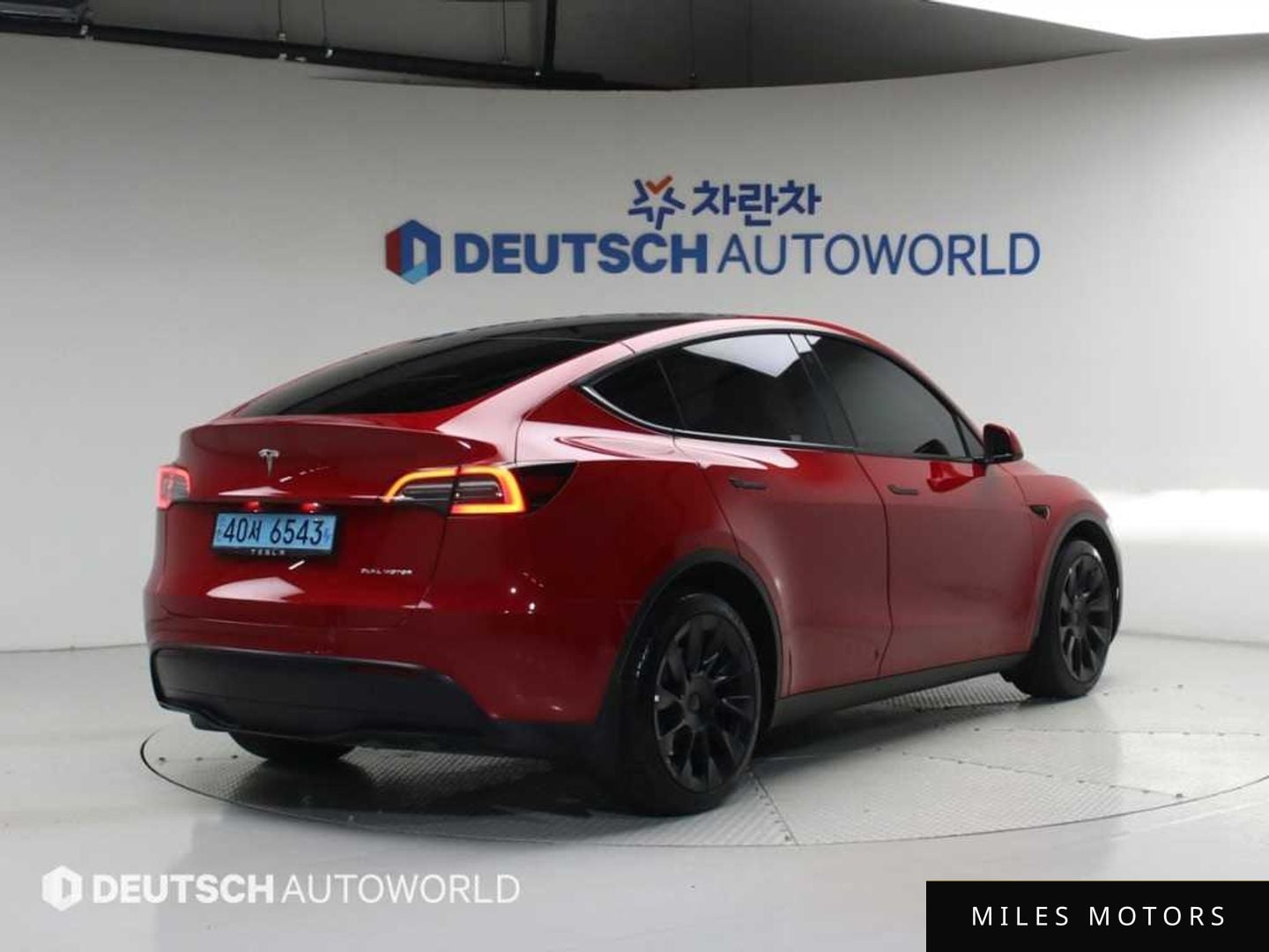 Tesla Model Y 2023 — миниатюра 2