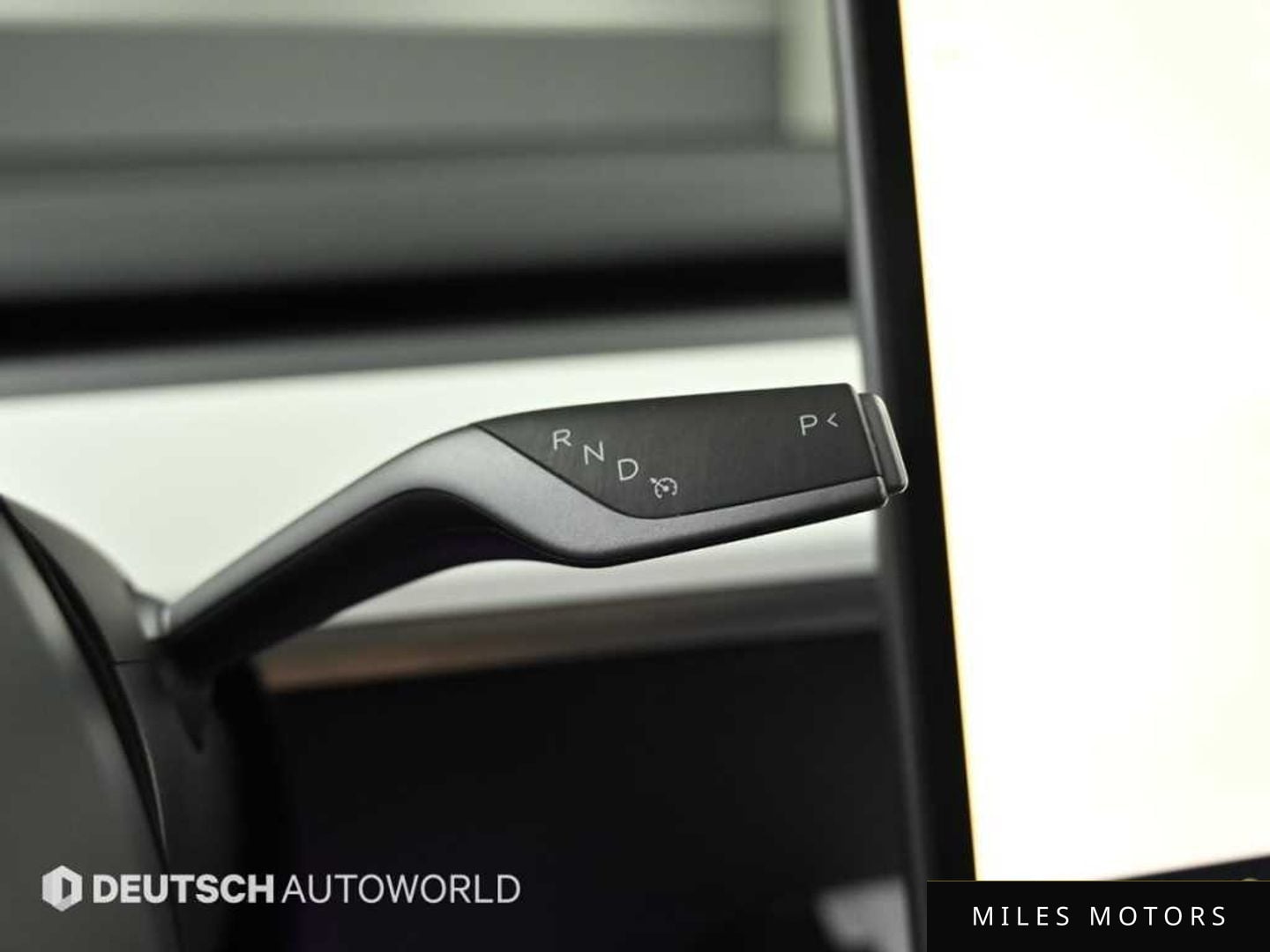 Tesla Model Y 2023 — миниатюра 9