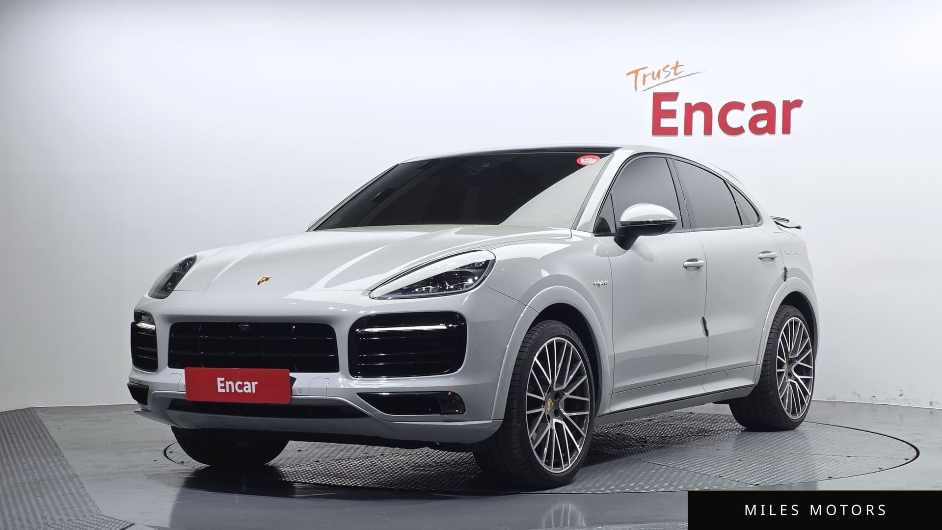 Porsche Cayenne 2020 — фото 1 из 12