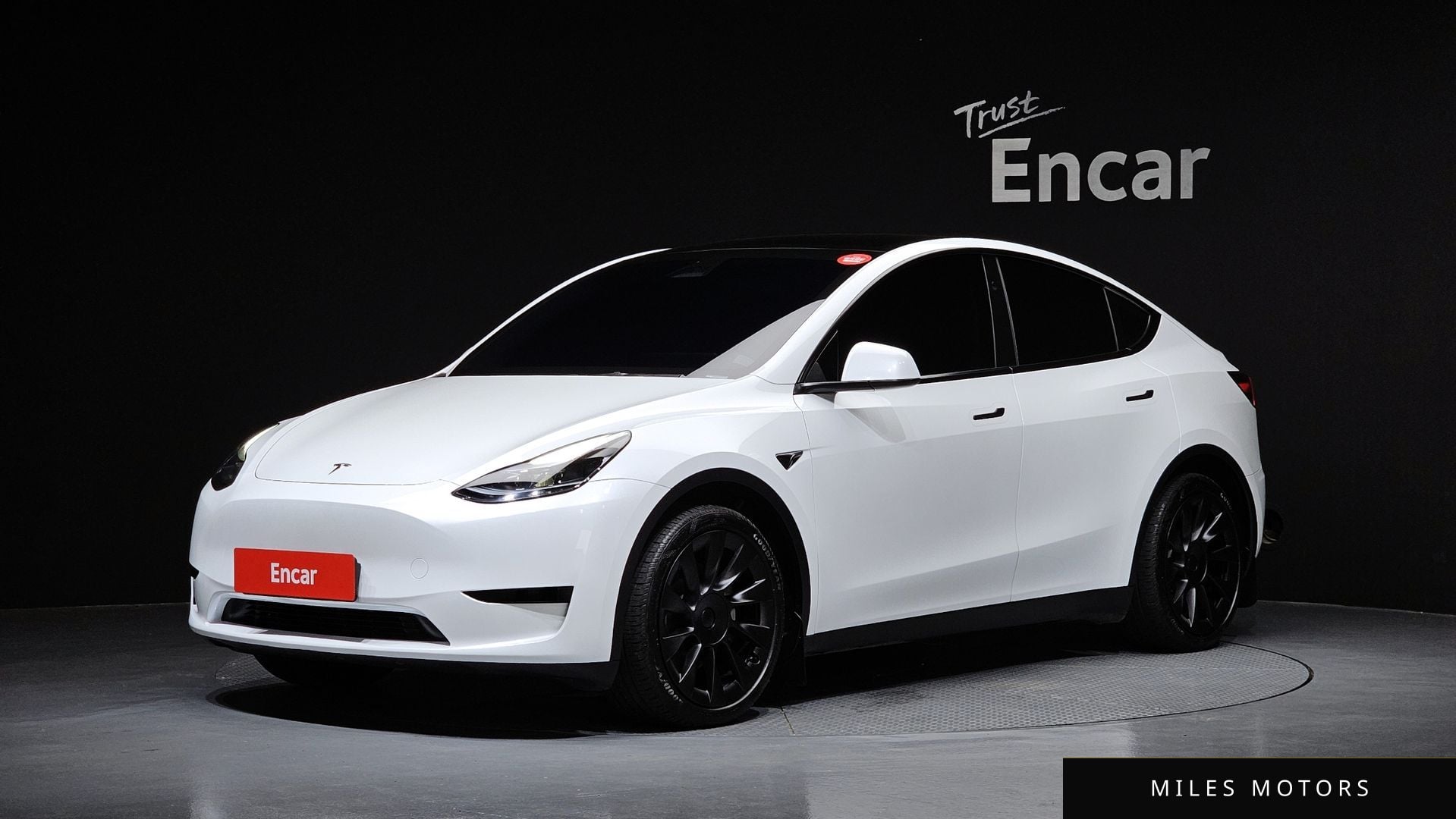 Tesla Model Y 2024 — фото 1 из 12