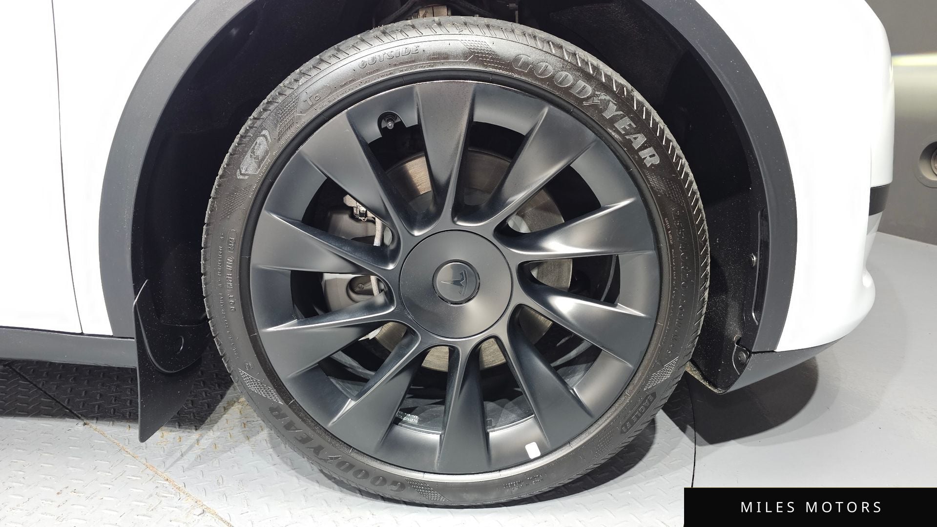 Tesla Model Y 2024 — миниатюра 7