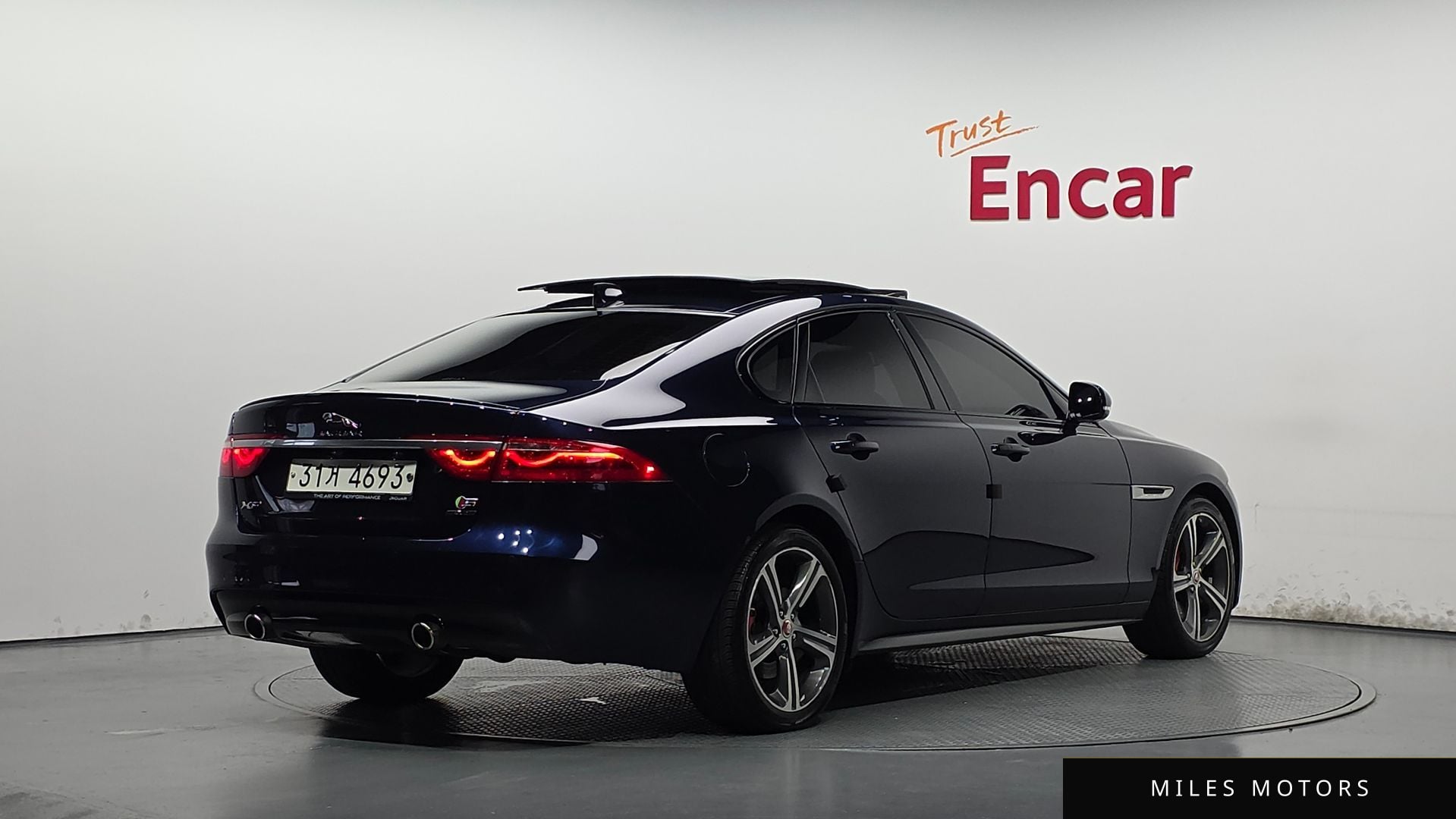 Jaguar XF (X260) 2017 — миниатюра 2