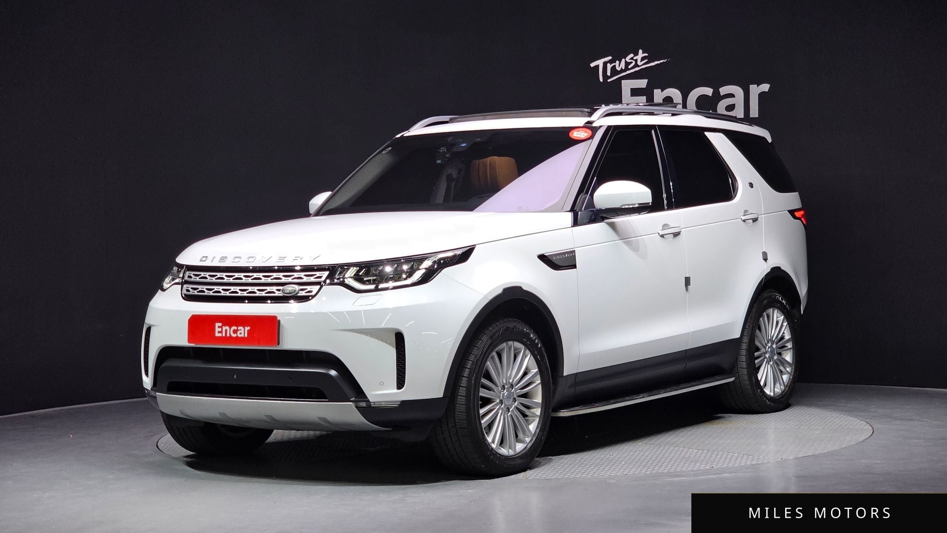 Land Rover Discovery 2018 — фото 1 из 12