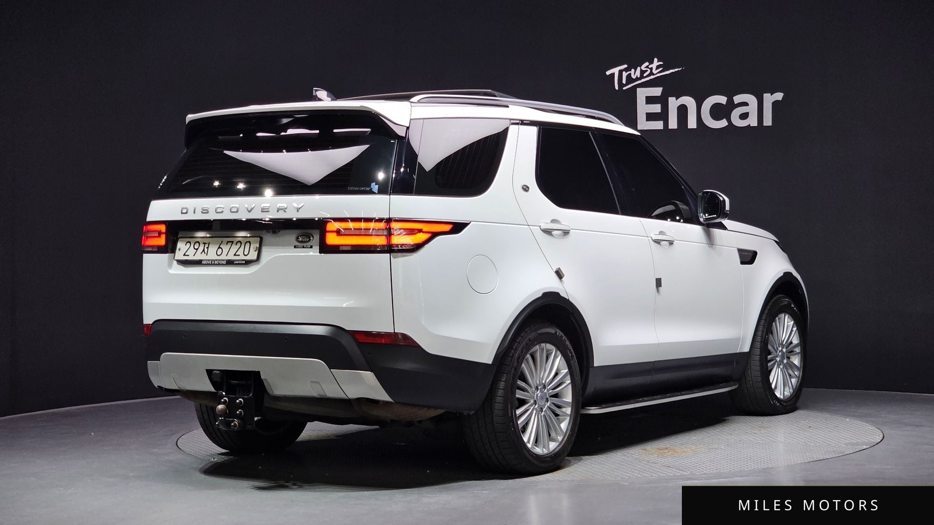 Land Rover Discovery 2018 — миниатюра 2