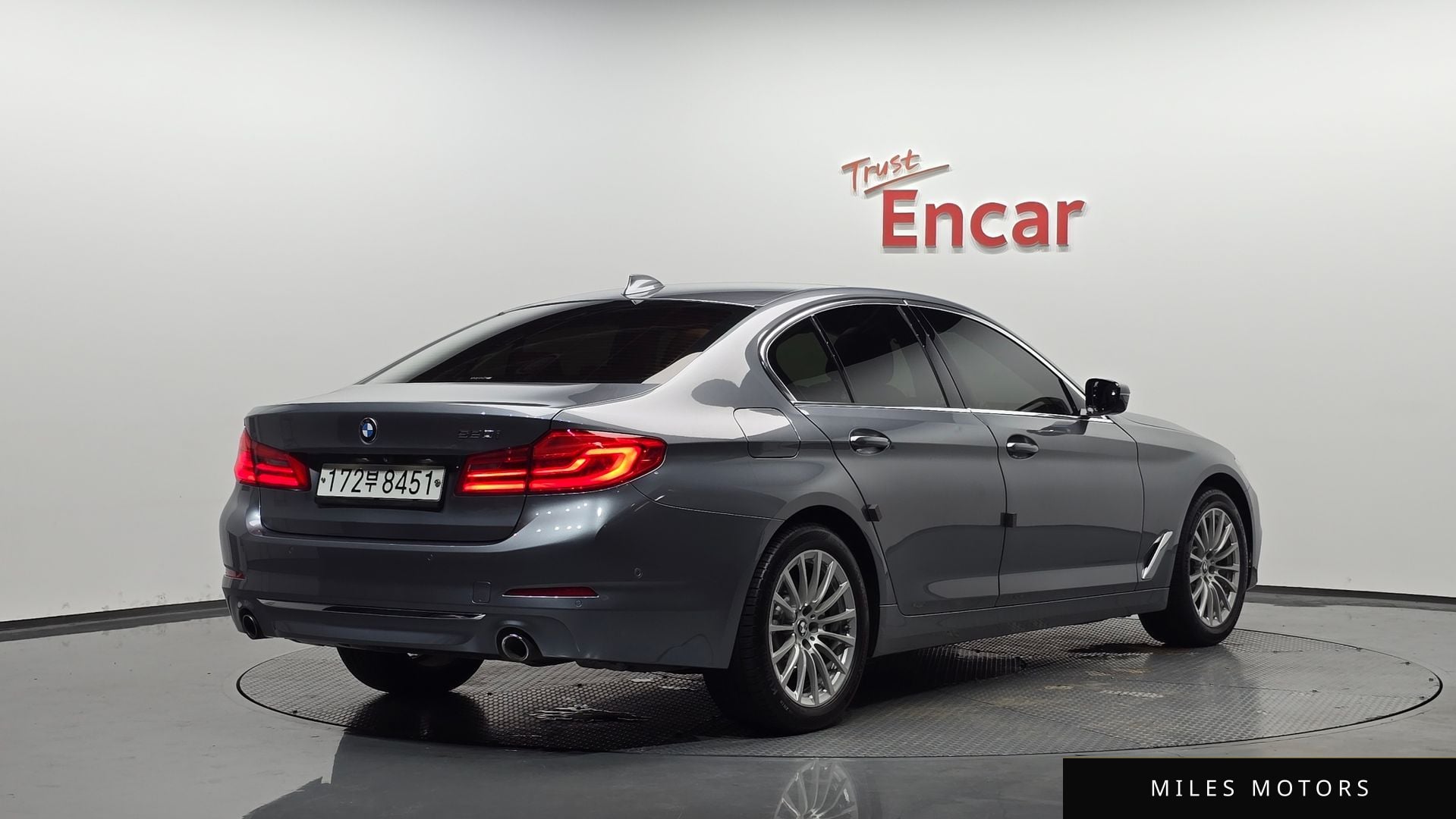 BMW 5 Series (G30) 2020 — фото 1 из 12