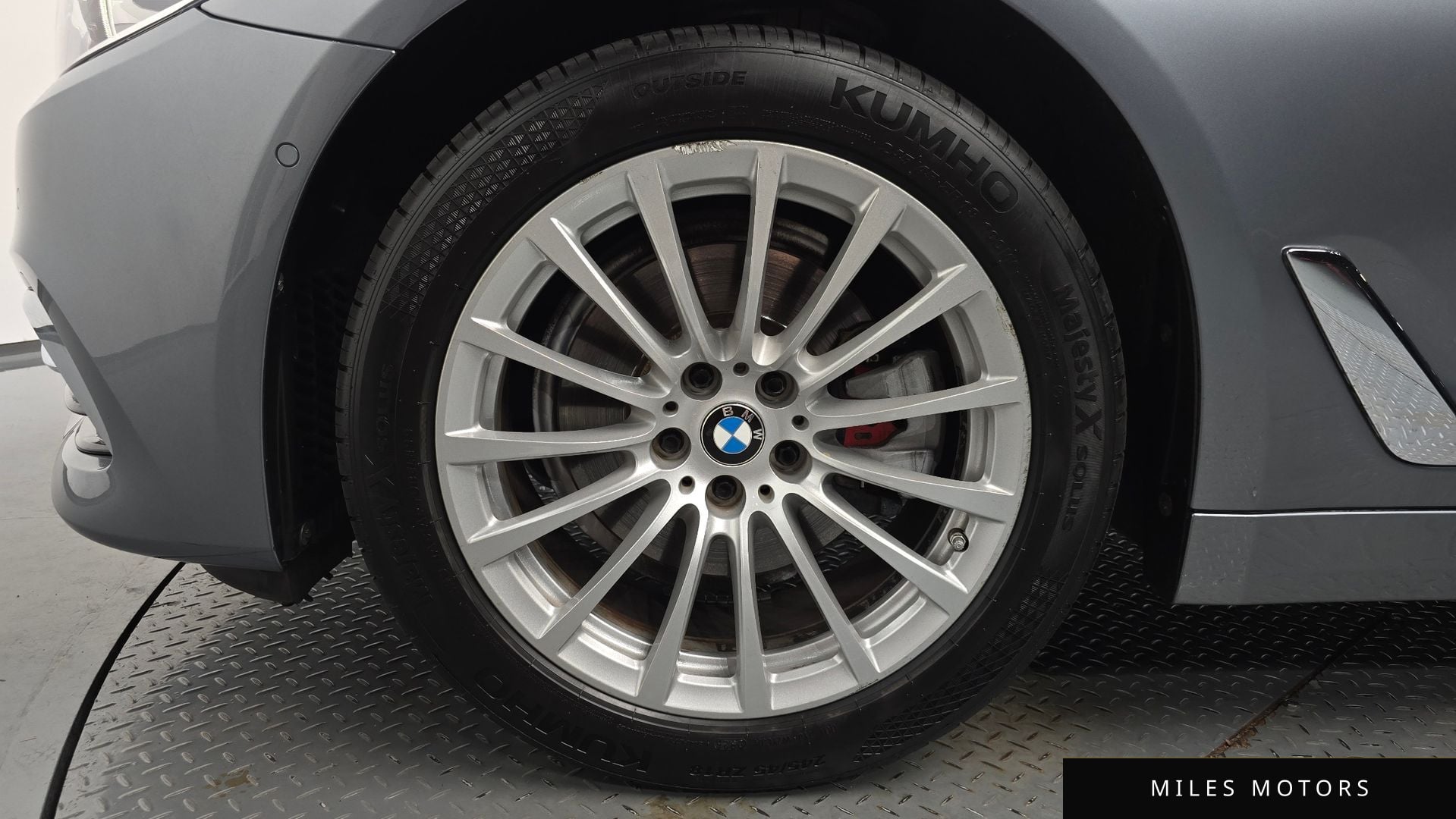 BMW 5 Series (G30) 2020 — миниатюра 4