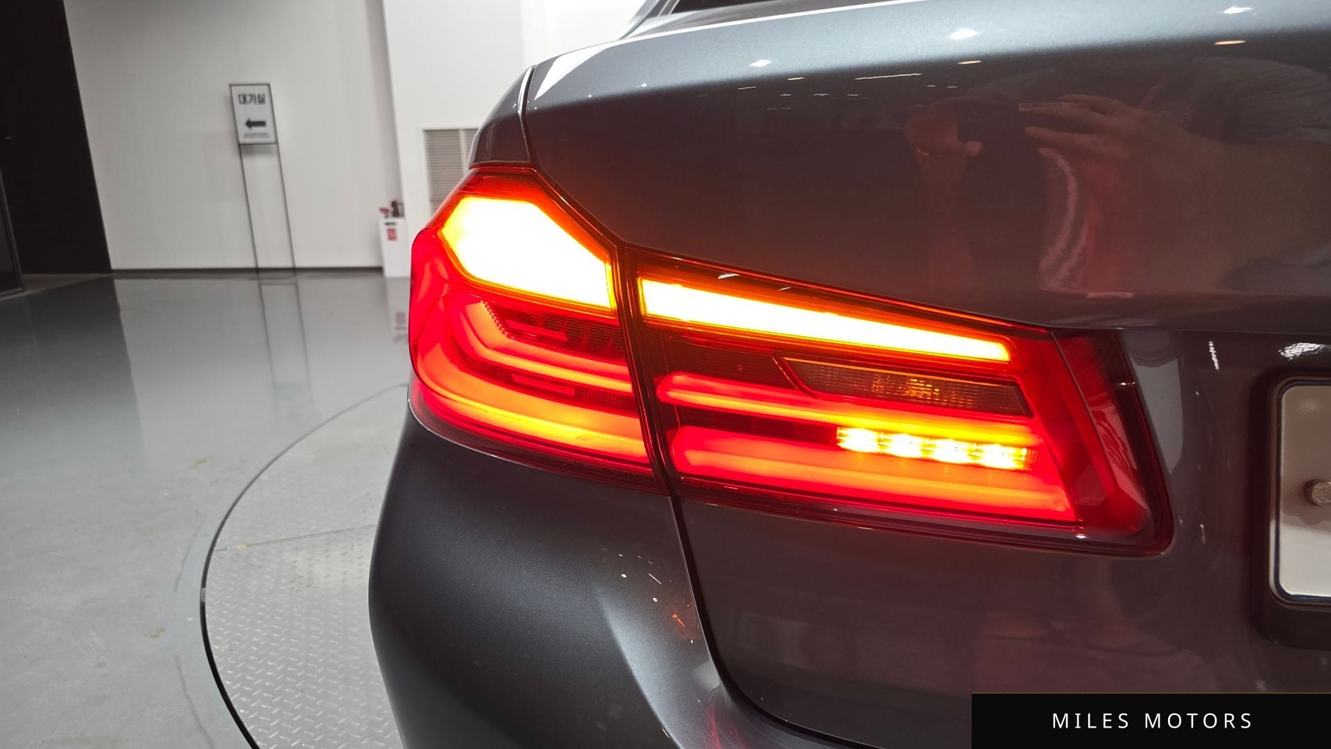 BMW 5 Series (G30) 2020 — миниатюра 8