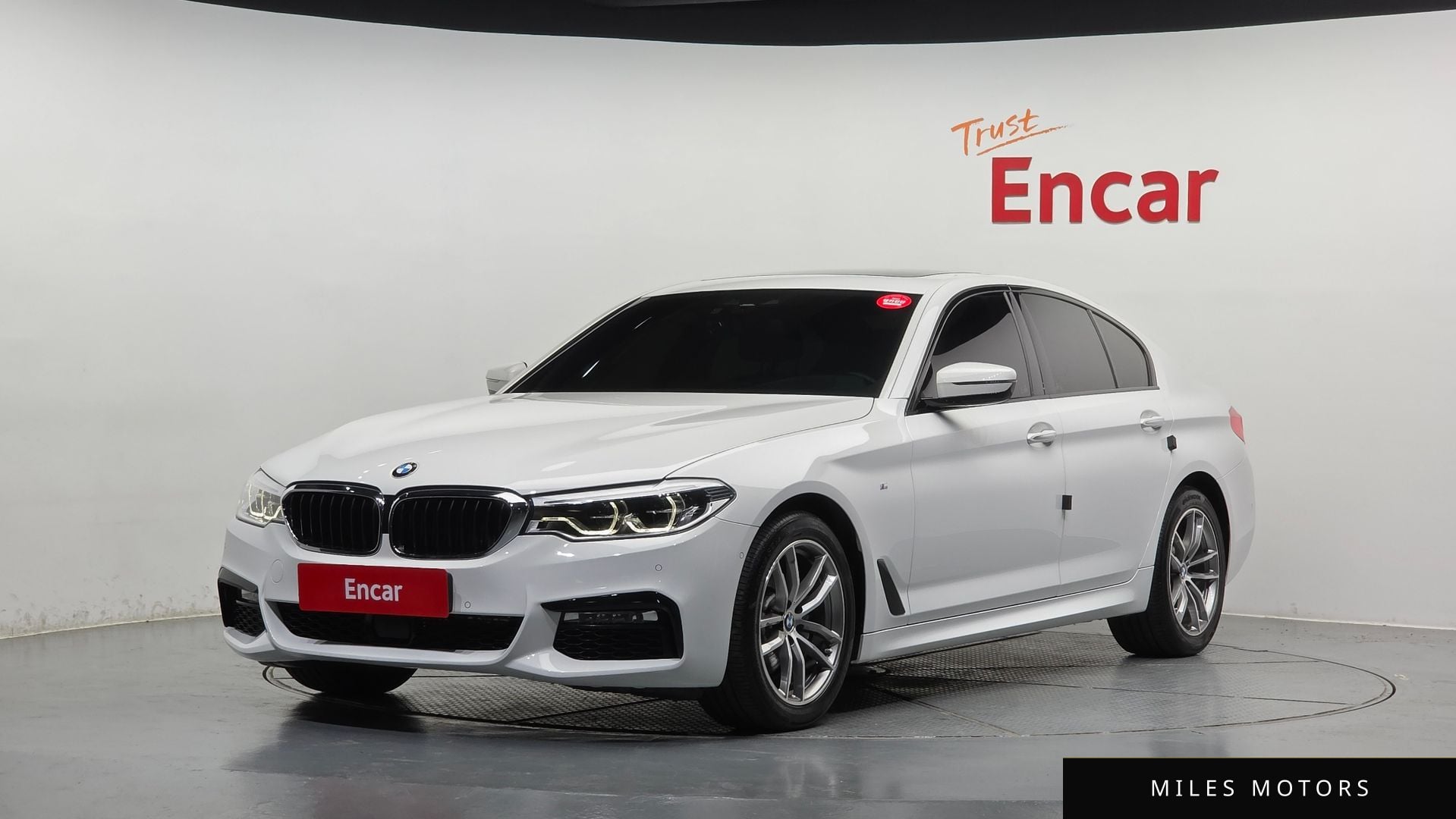BMW 5 Series (G30) 2017 — фото 1 из 12