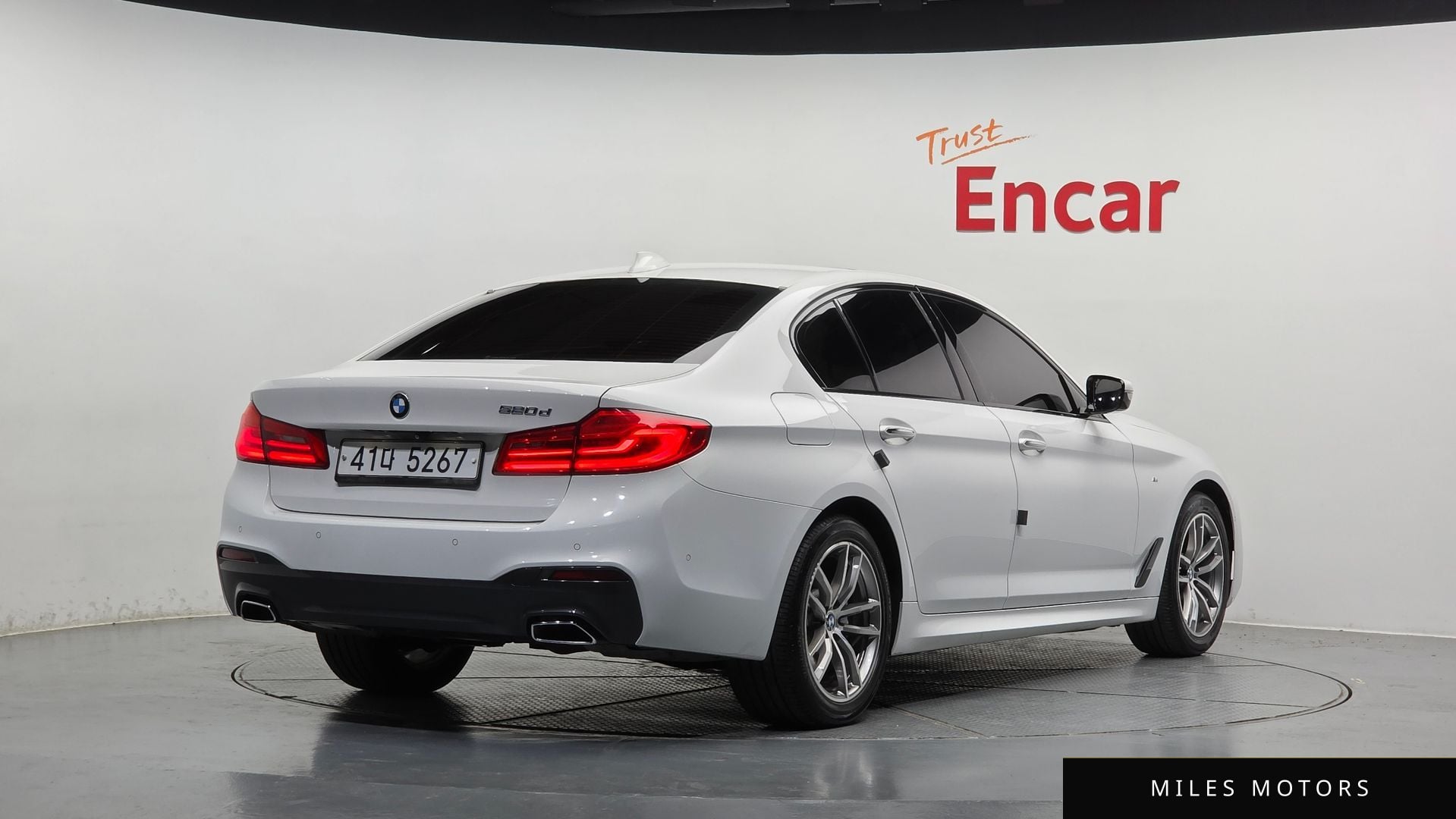 BMW 5 Series (G30) 2017 — миниатюра 2
