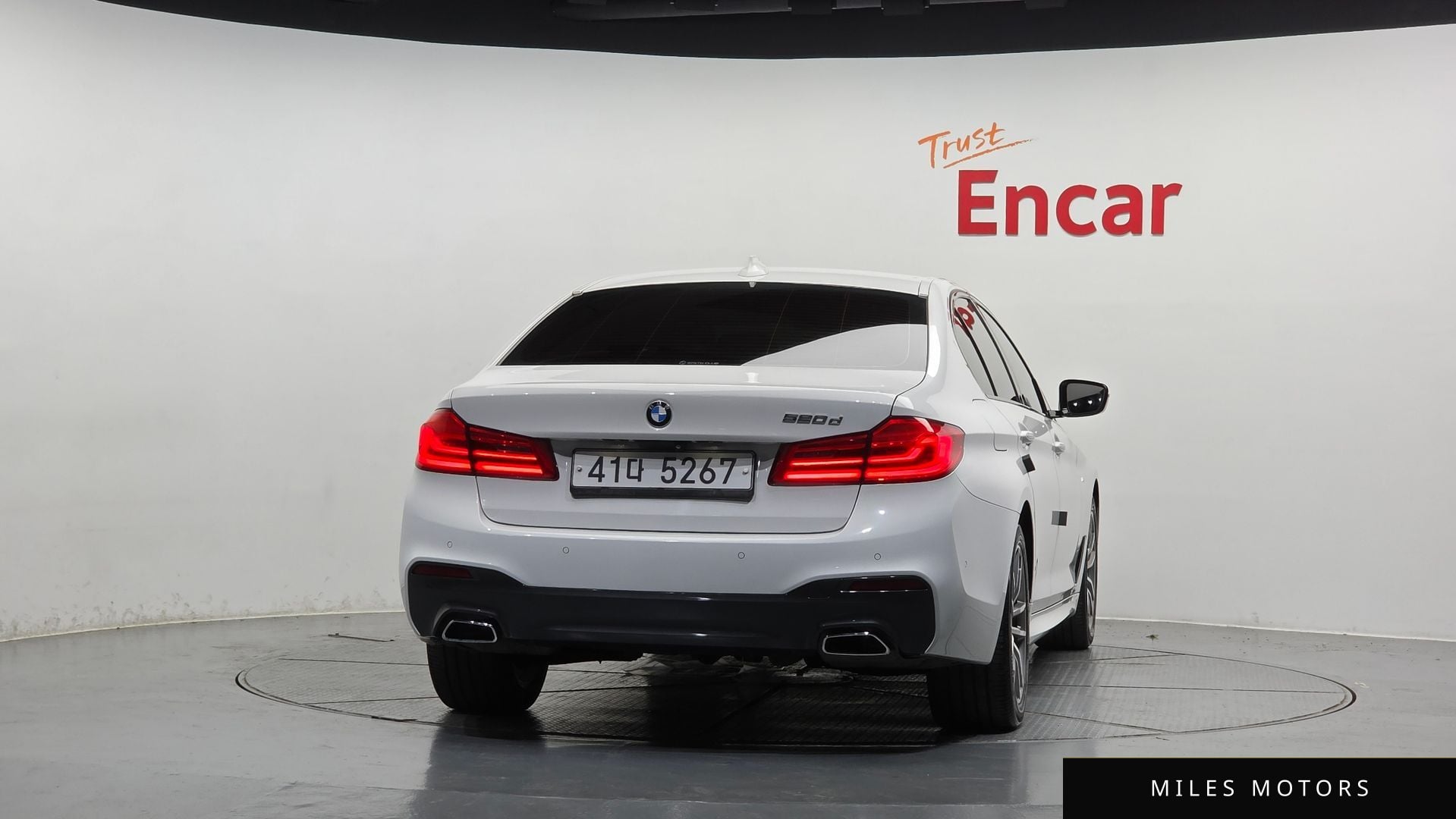 BMW 5 Series (G30) 2017 — миниатюра 4
