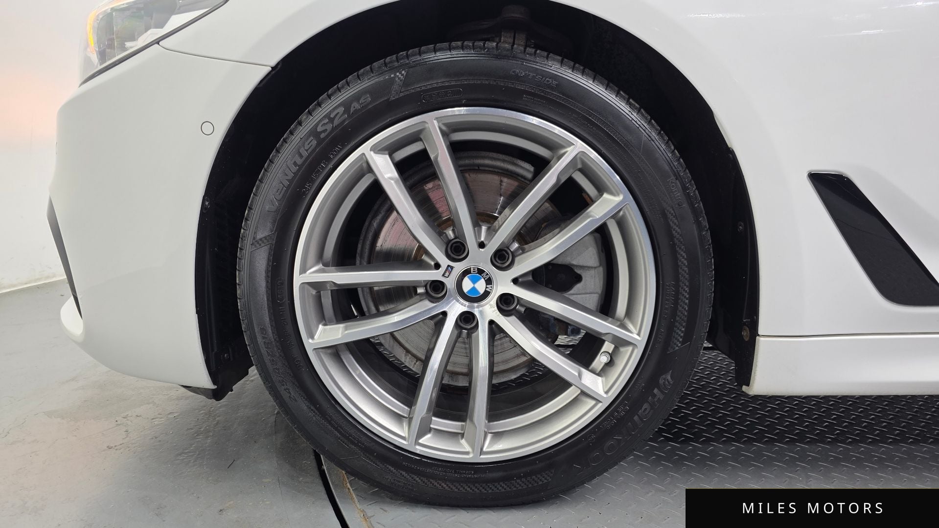 BMW 5 Series (G30) 2017 — миниатюра 5
