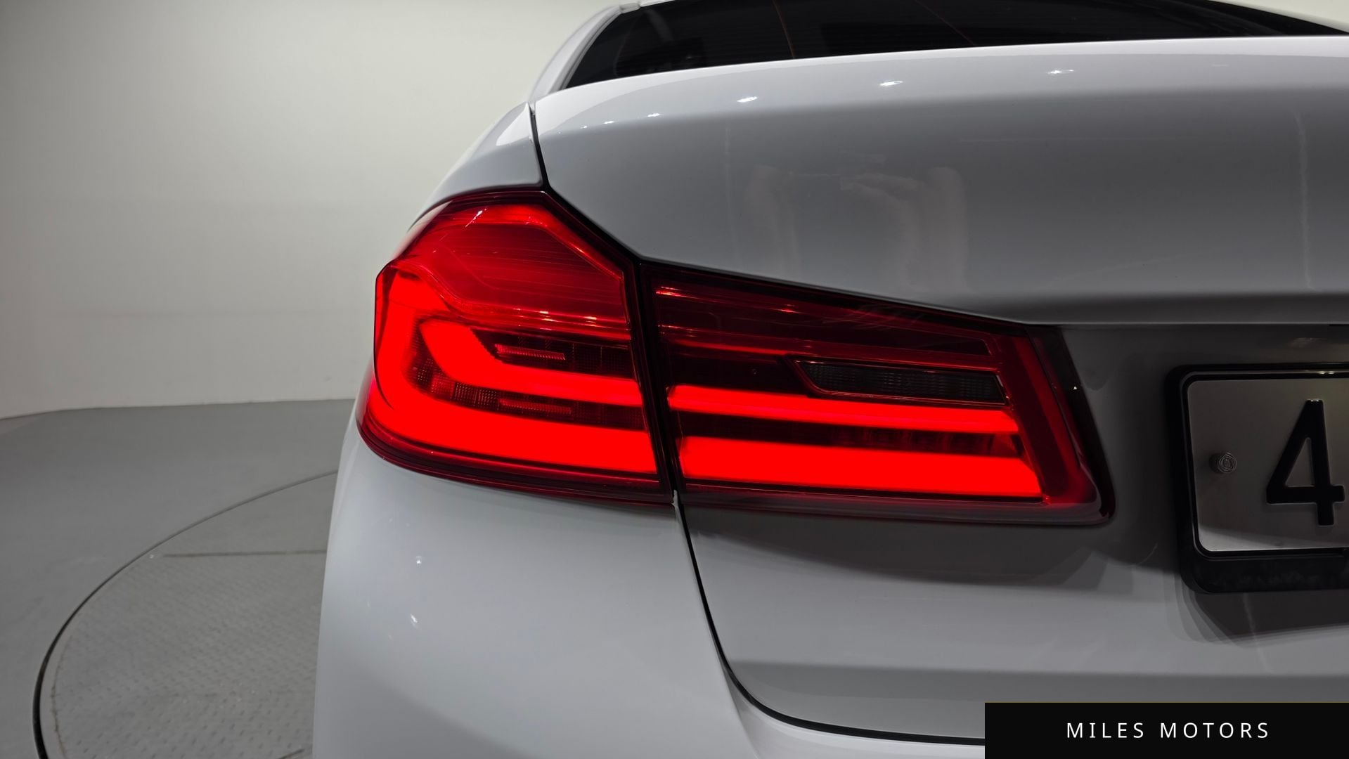 BMW 5 Series (G30) 2017 — миниатюра 9