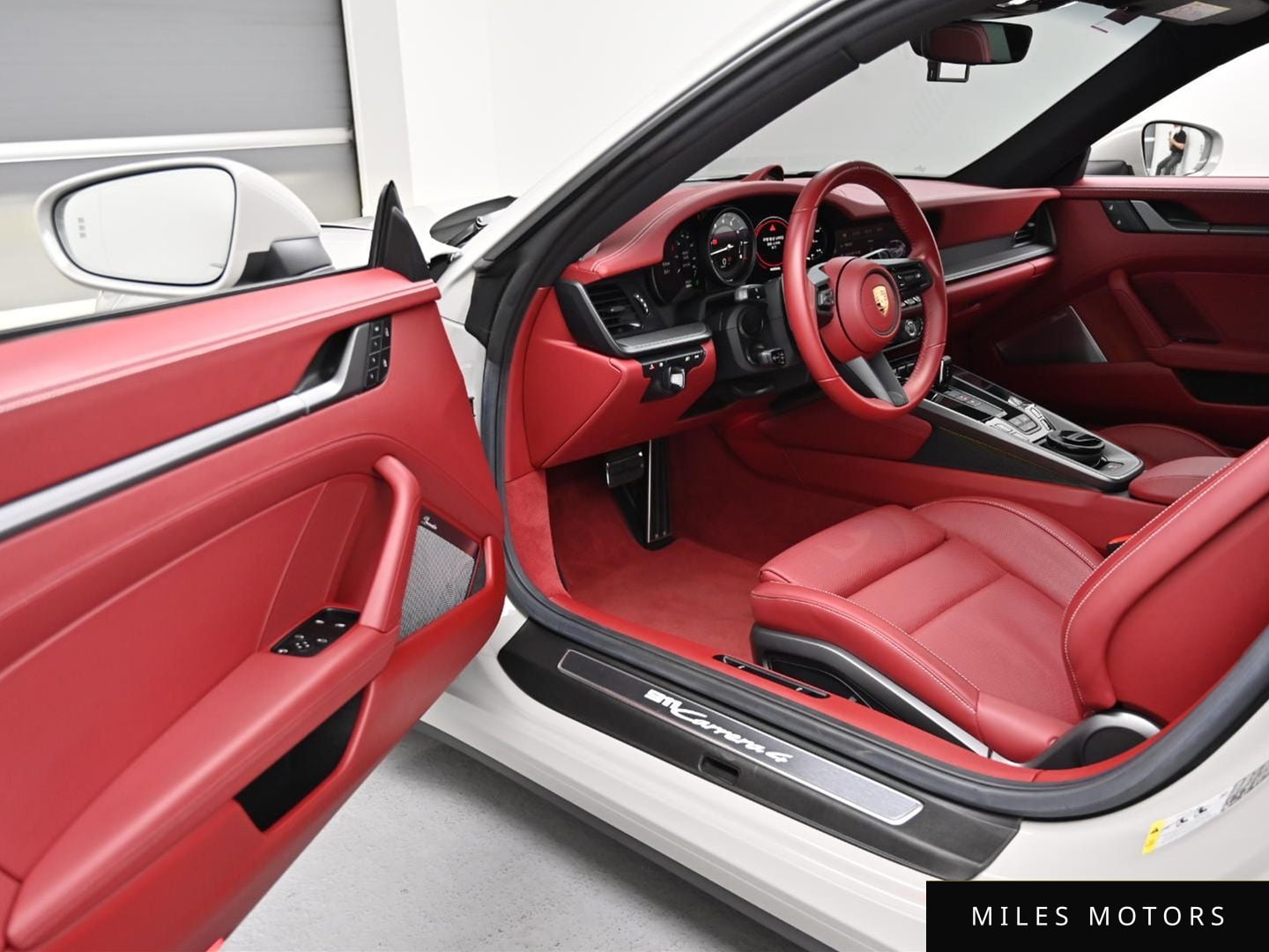 Porsche 911 (992) 2024 — миниатюра 11