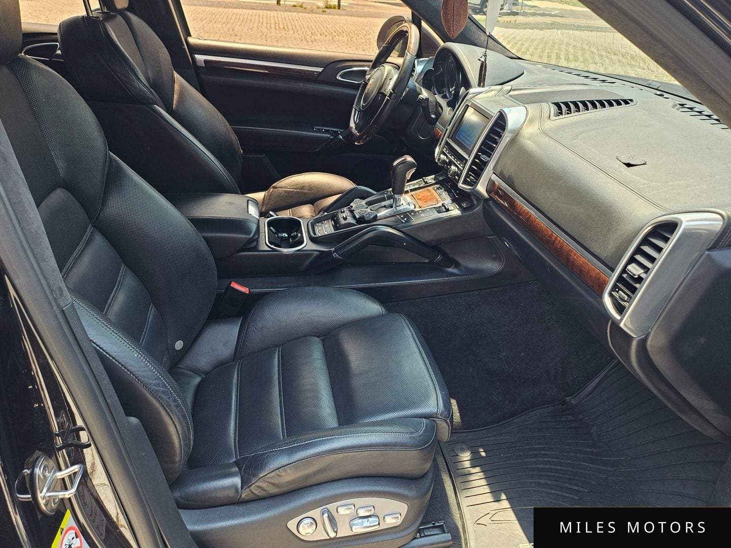 Porsche Cayenne 2011 — миниатюра 12